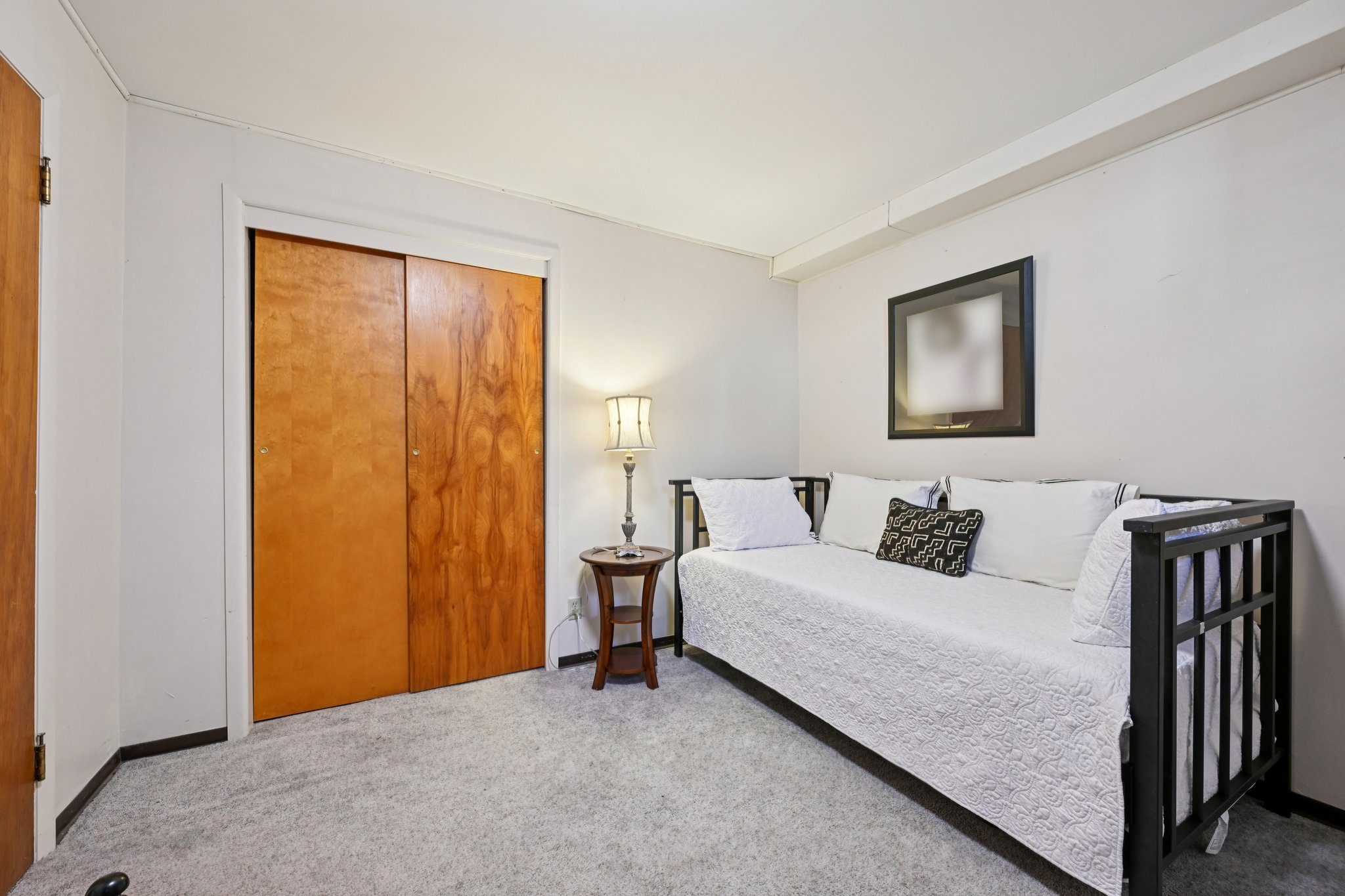 156193-186746 - 1055 N 18th St-S3001-2-025.jpg