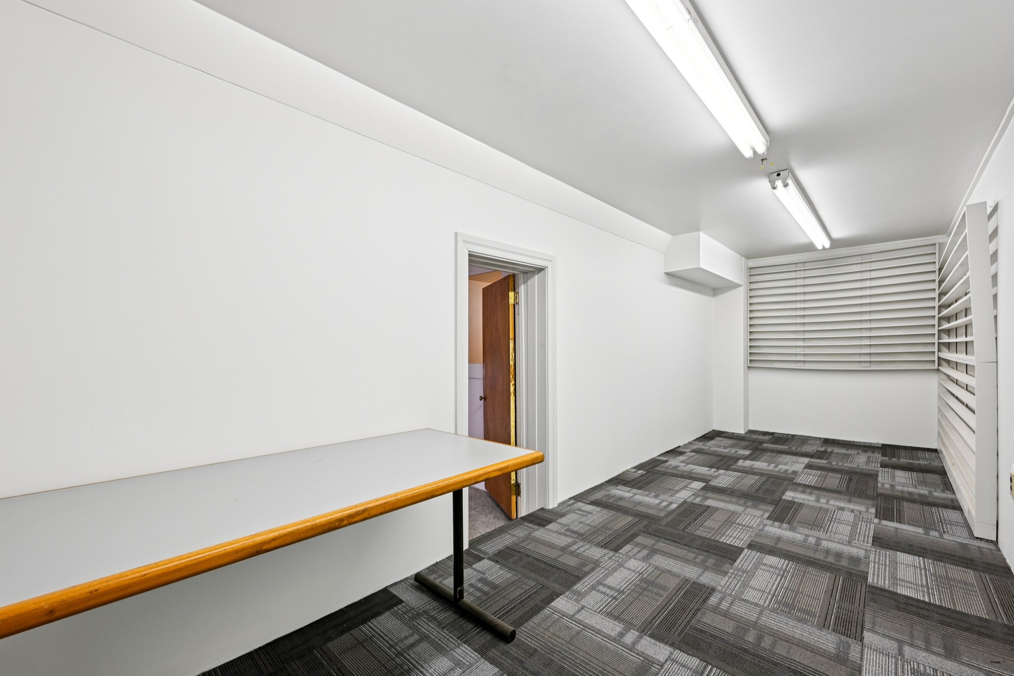 156193-186746 - 1055 N 18th St-S3001-2-029.jpg