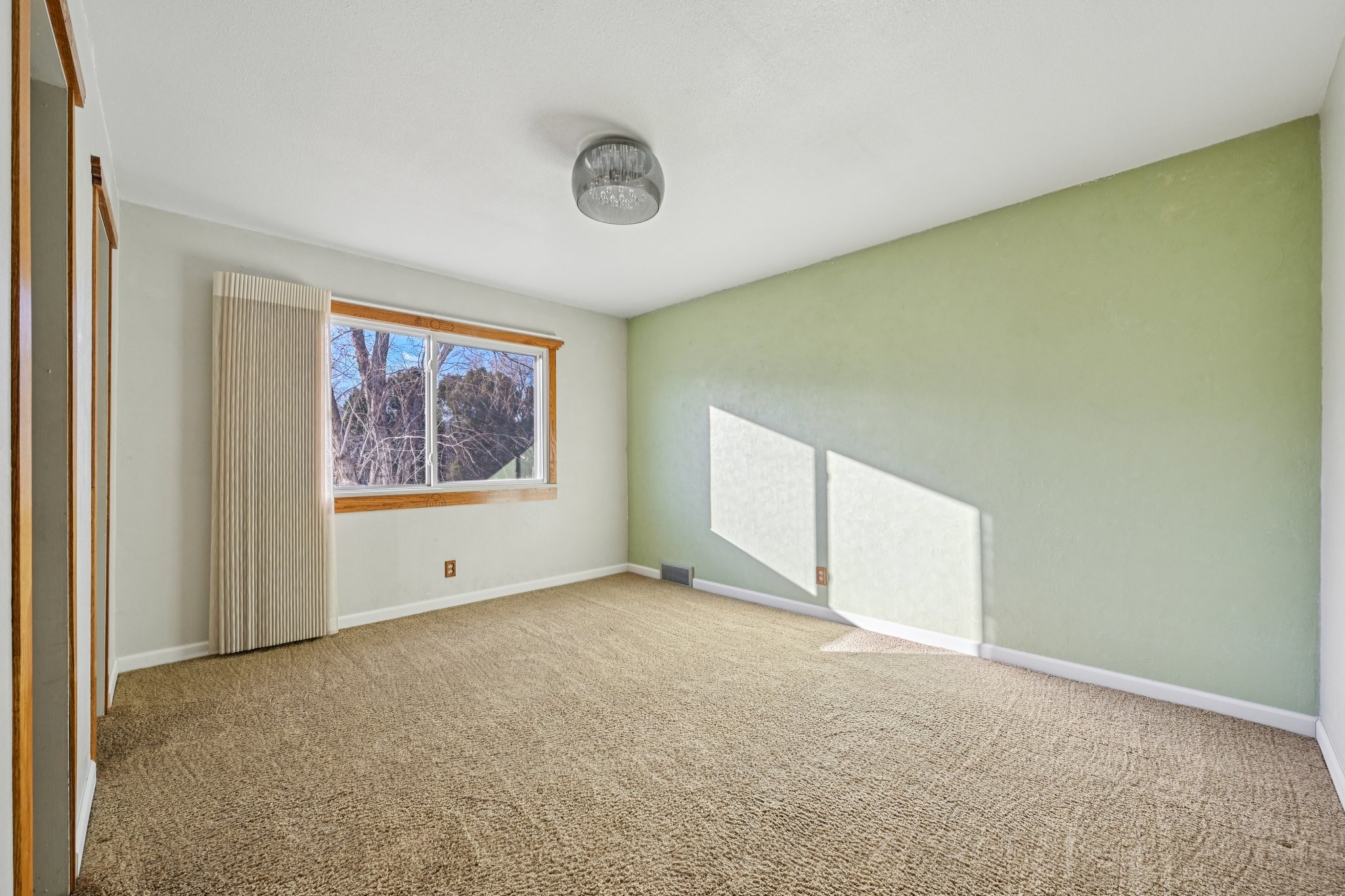 156193-186746 - 1055 N 18th St-S3001-2-033.jpg