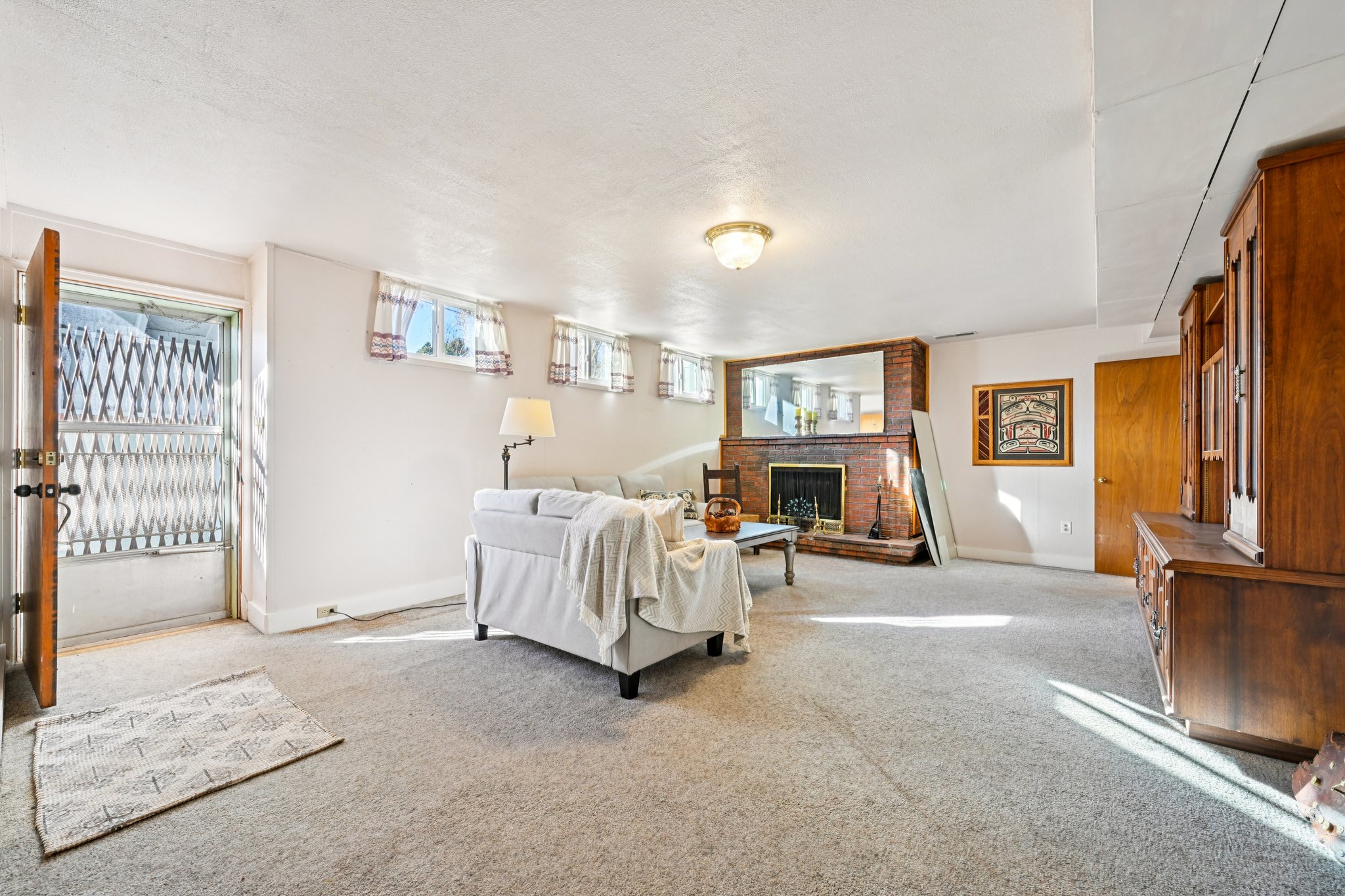 156193-186746 - 1055 N 18th St-S3001-2-046.jpg