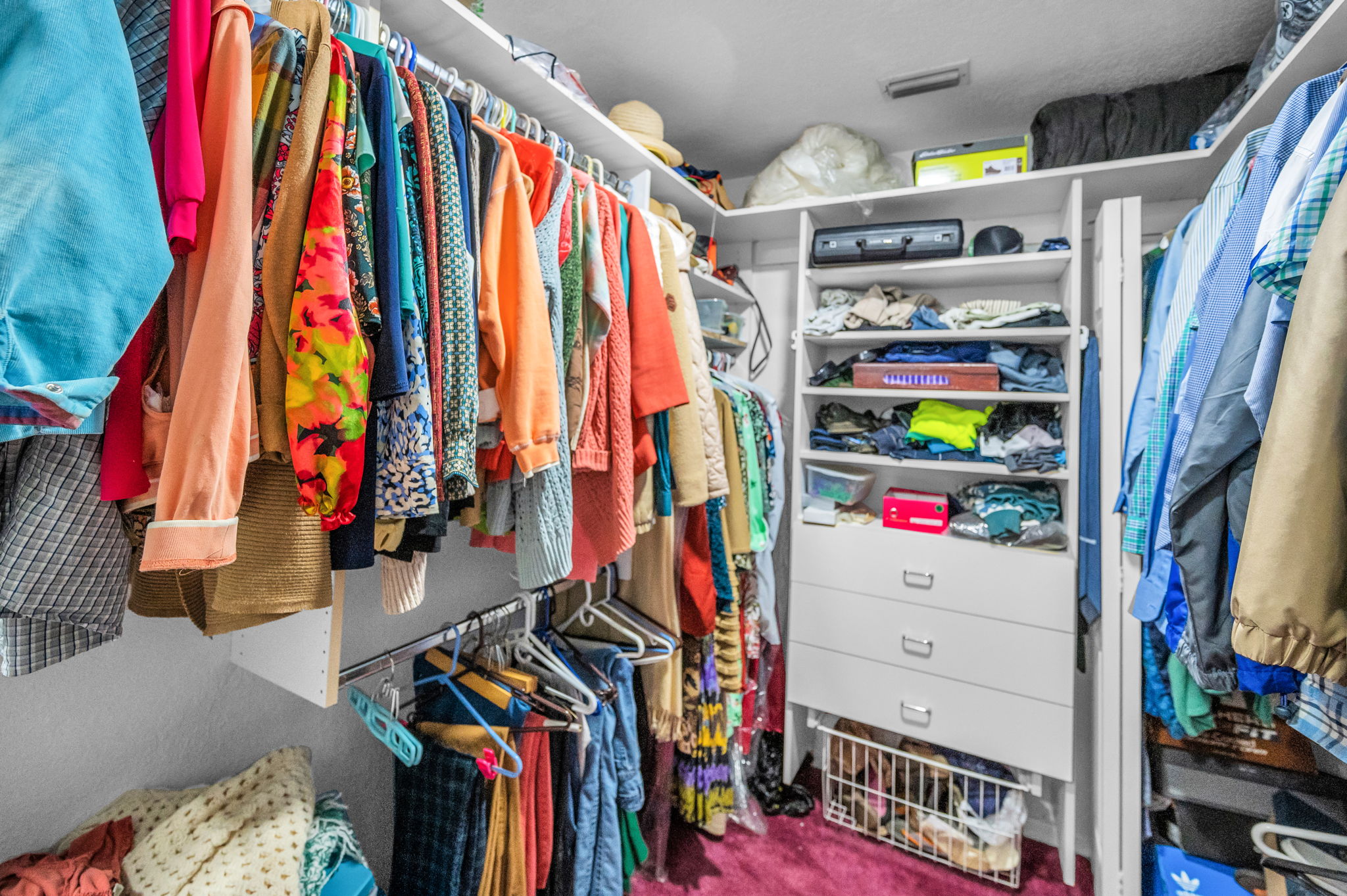 Master Bedroom Walk-in Closet1b