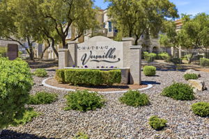 Greenery abounds at Chateau Versailles.