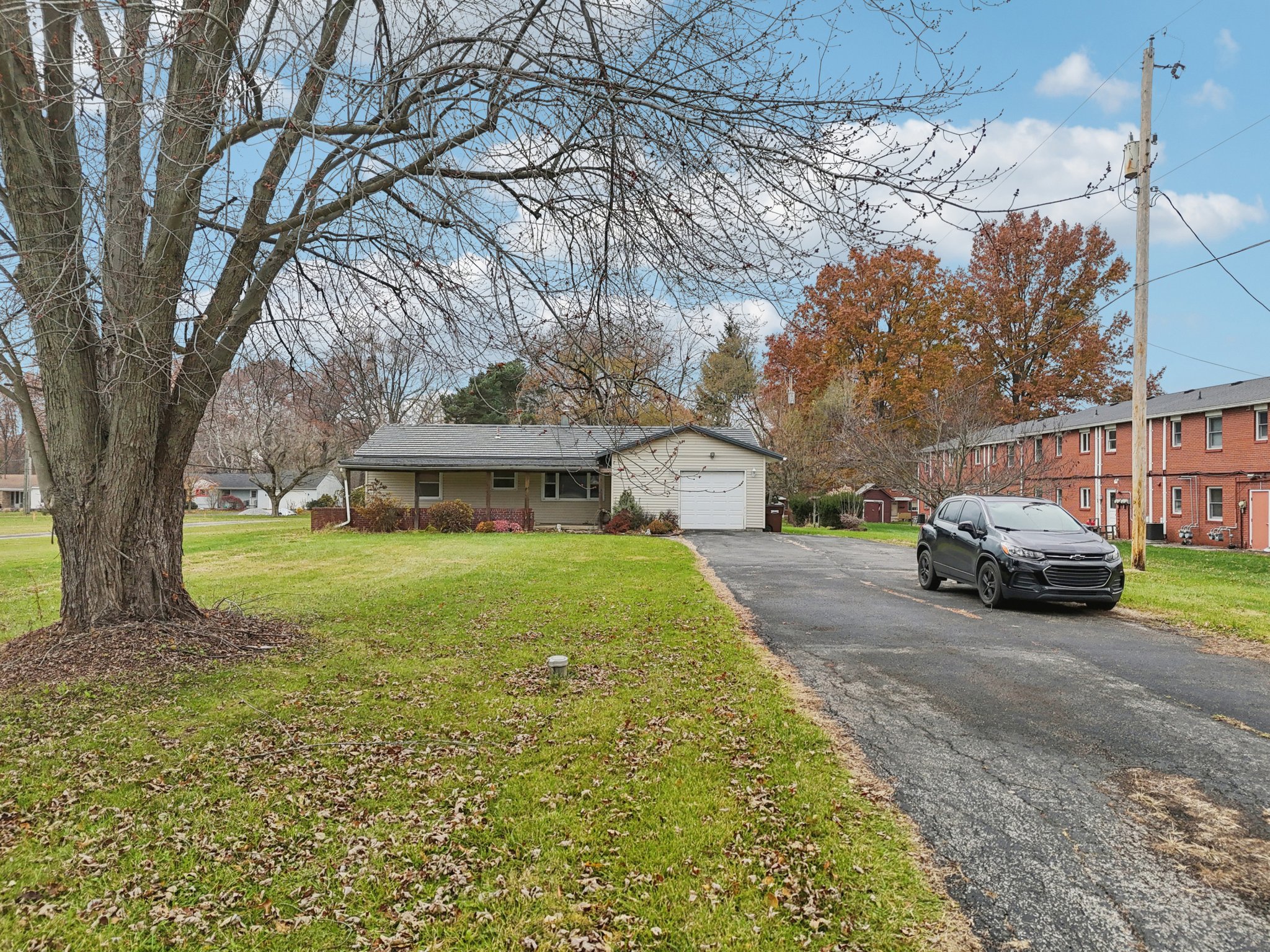 Lagrange Rd-S2011-004.jpg