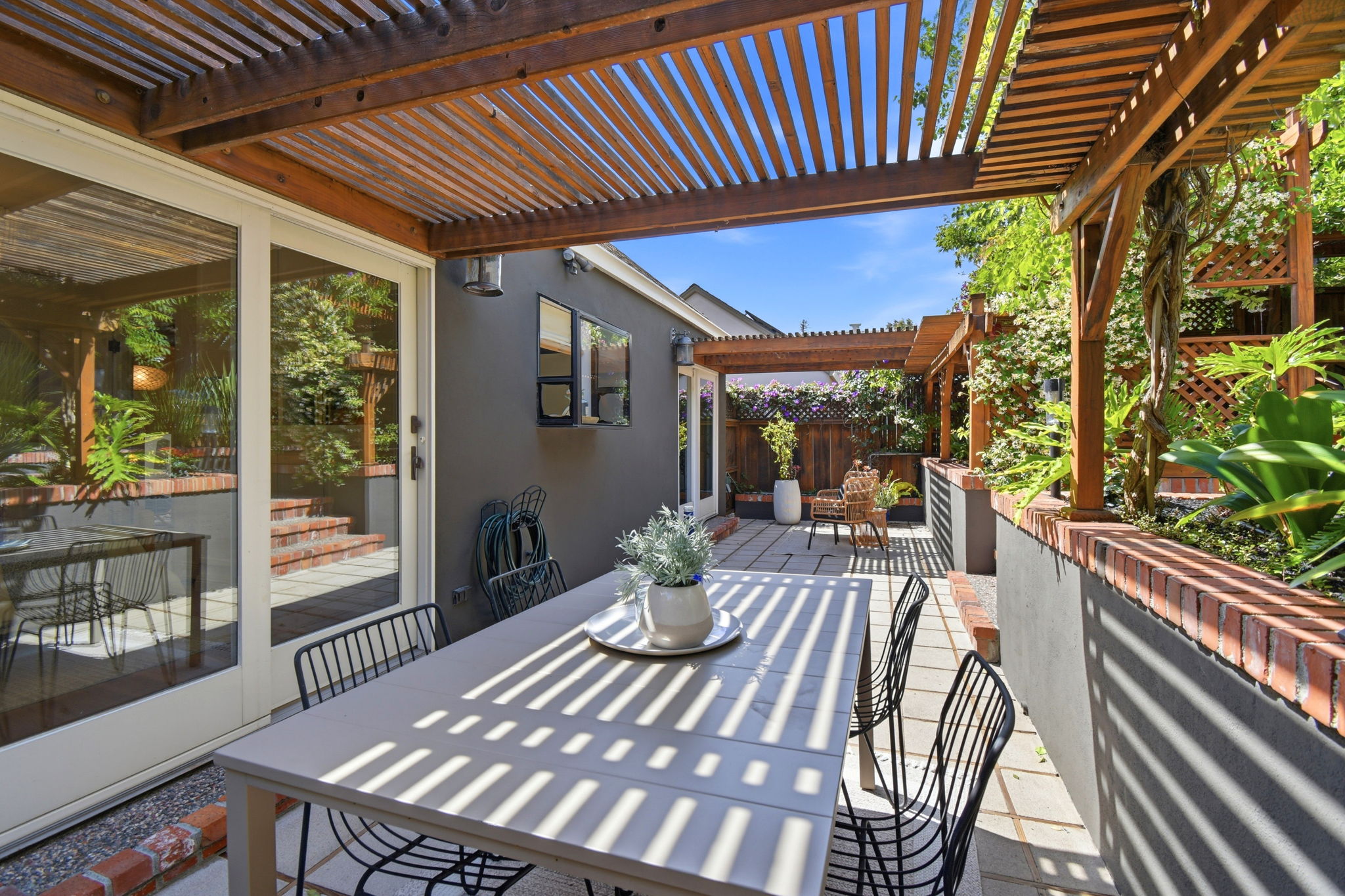  Photo 33