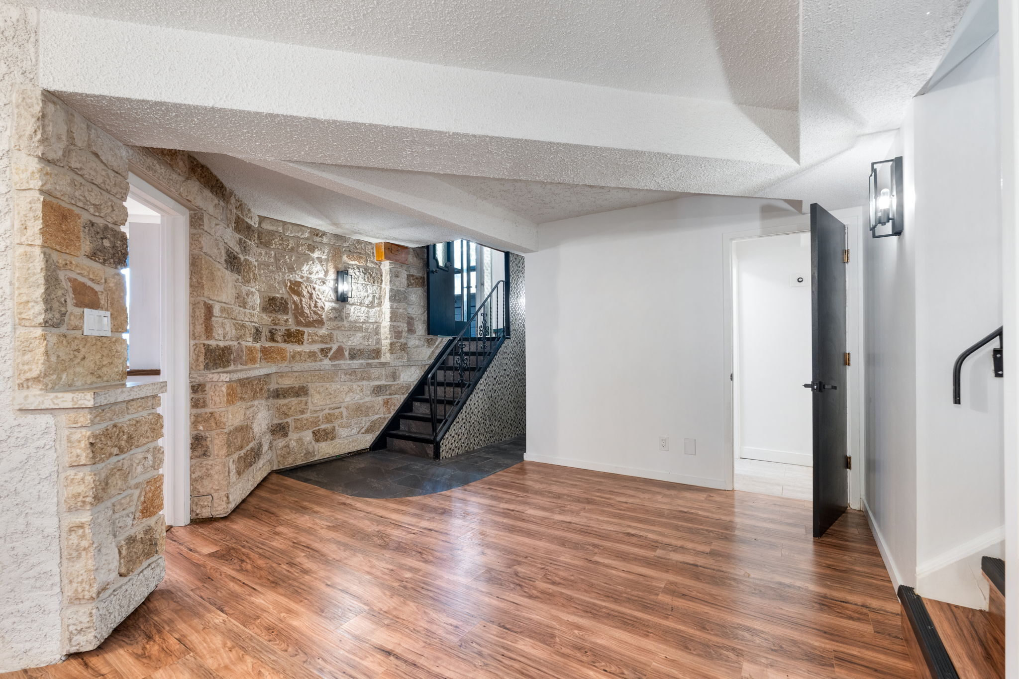 1056 Schindel Rd - Interior-25