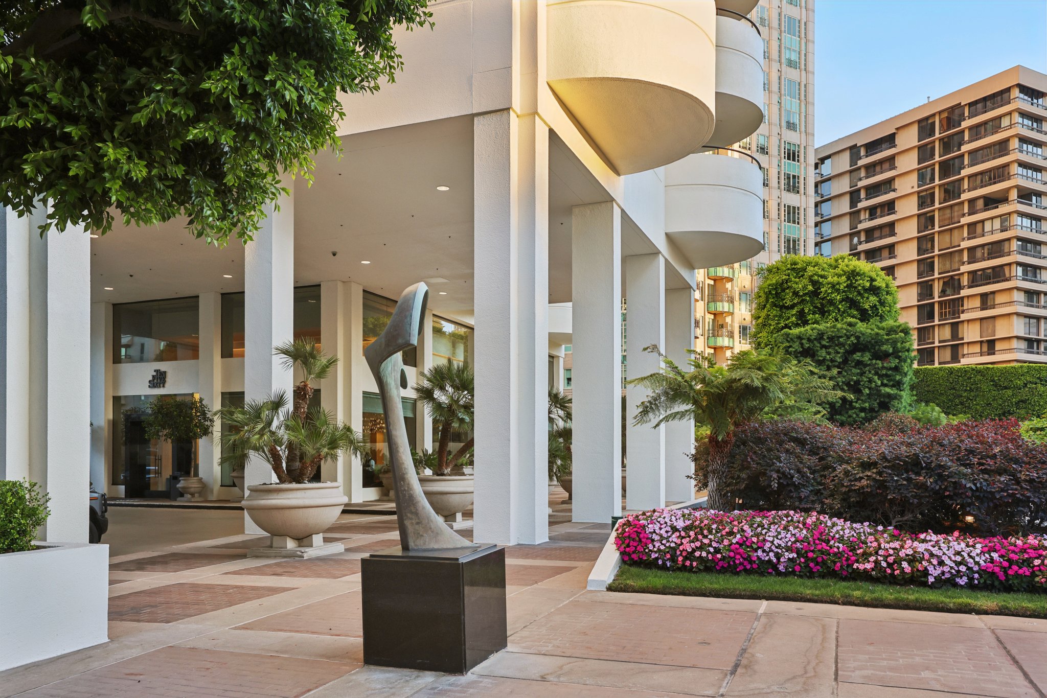 Wilshire Blvd-2307-903.jpg