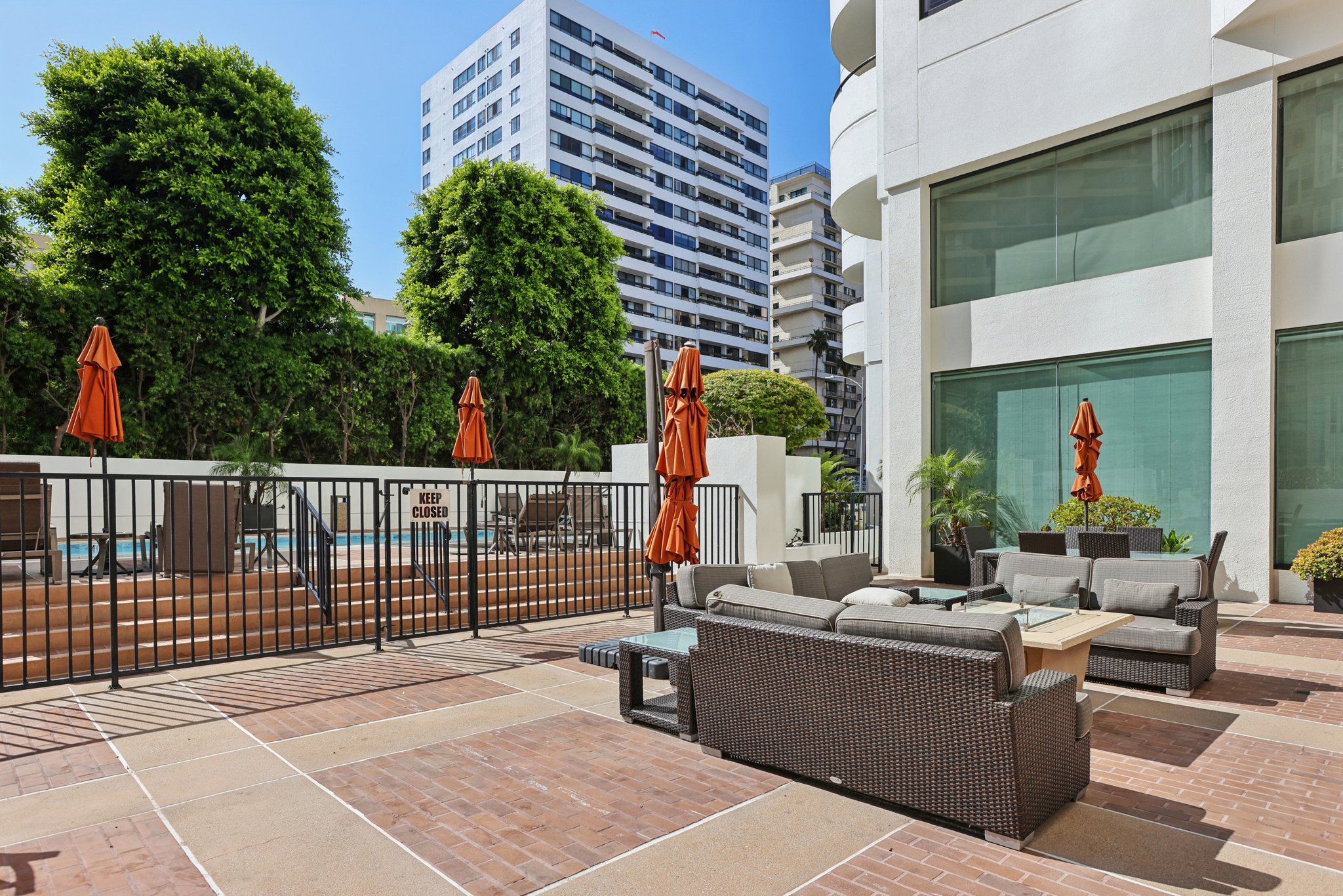 Wilshire Blvd-2307-907.jpg