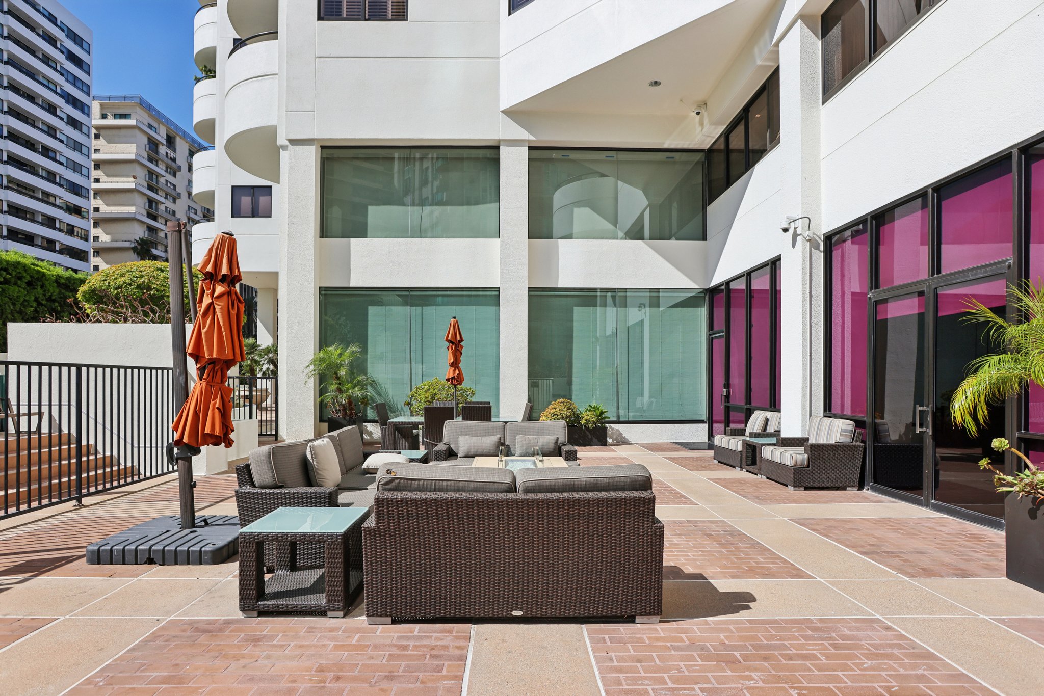 Wilshire Blvd-2307-908.jpg
