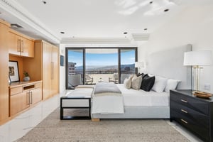 Wilshire Blvd-L2307-029.jpg