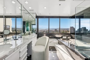 Wilshire Blvd-L2307-032.jpg