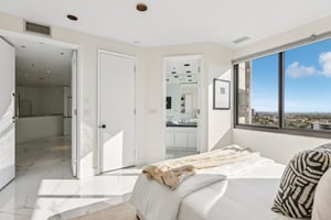 Wilshire Blvd-L2307-037.jpg