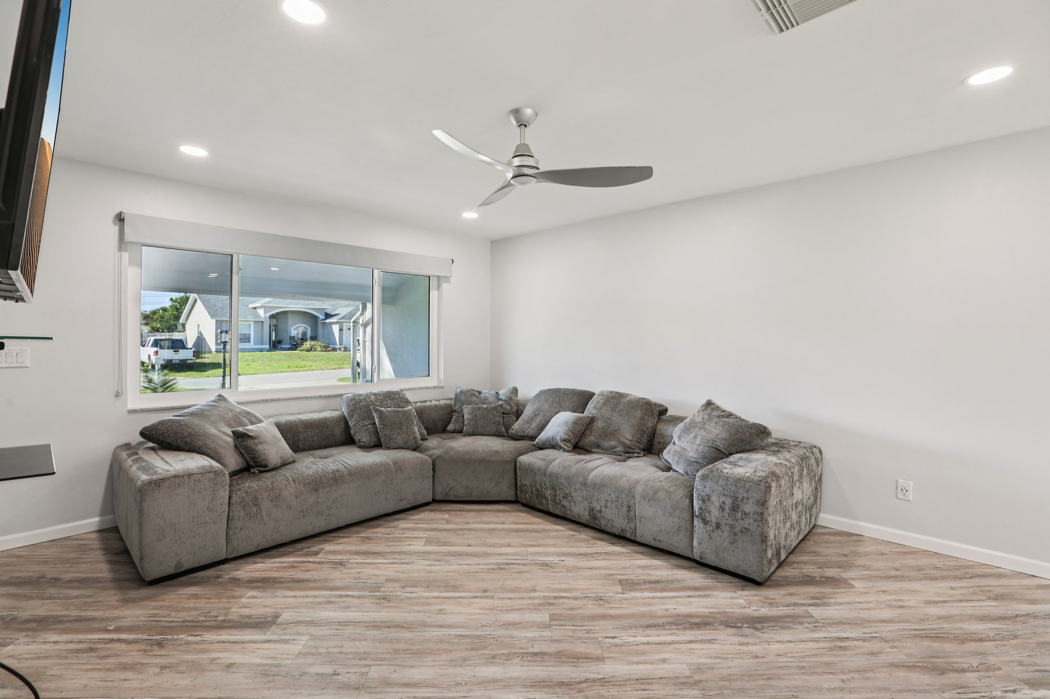 Lake Vista Dr-S1103-009.jpg