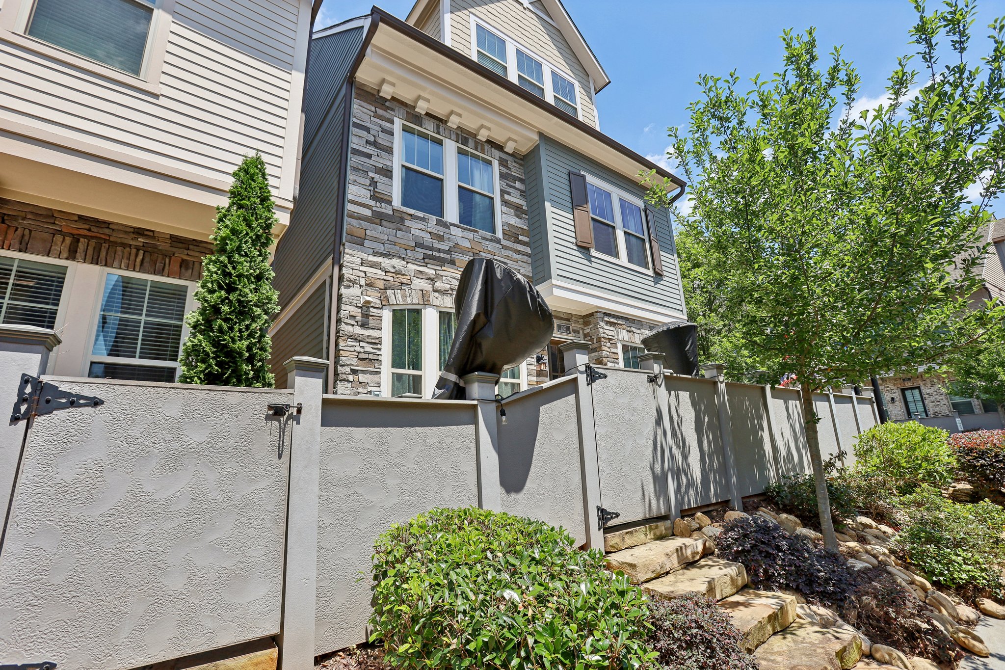 Moorewood Ln S E-035.jpg