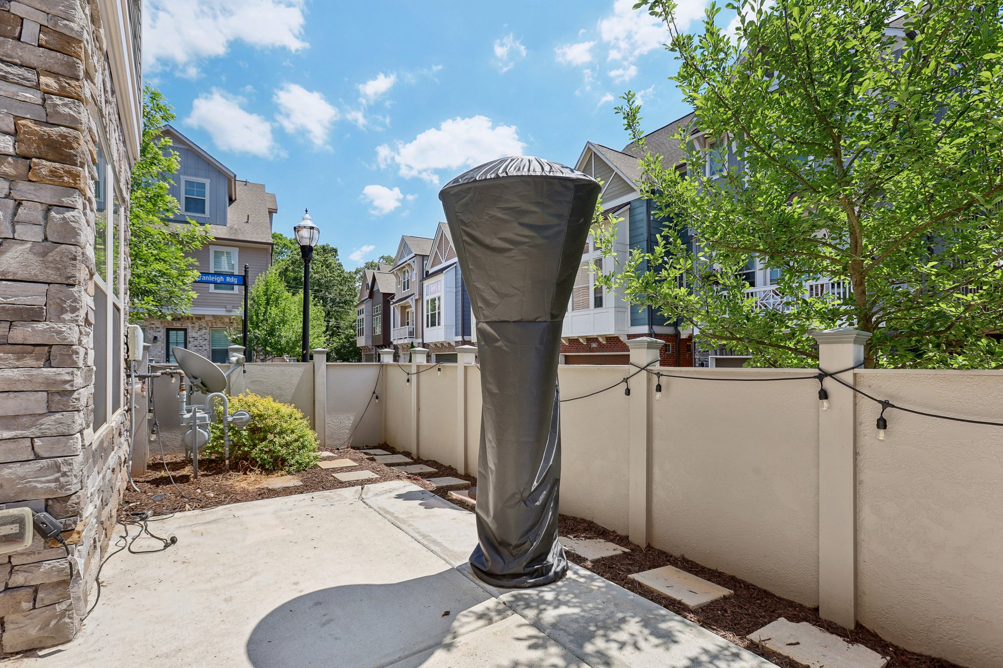 Moorewood Ln S E-036.jpg