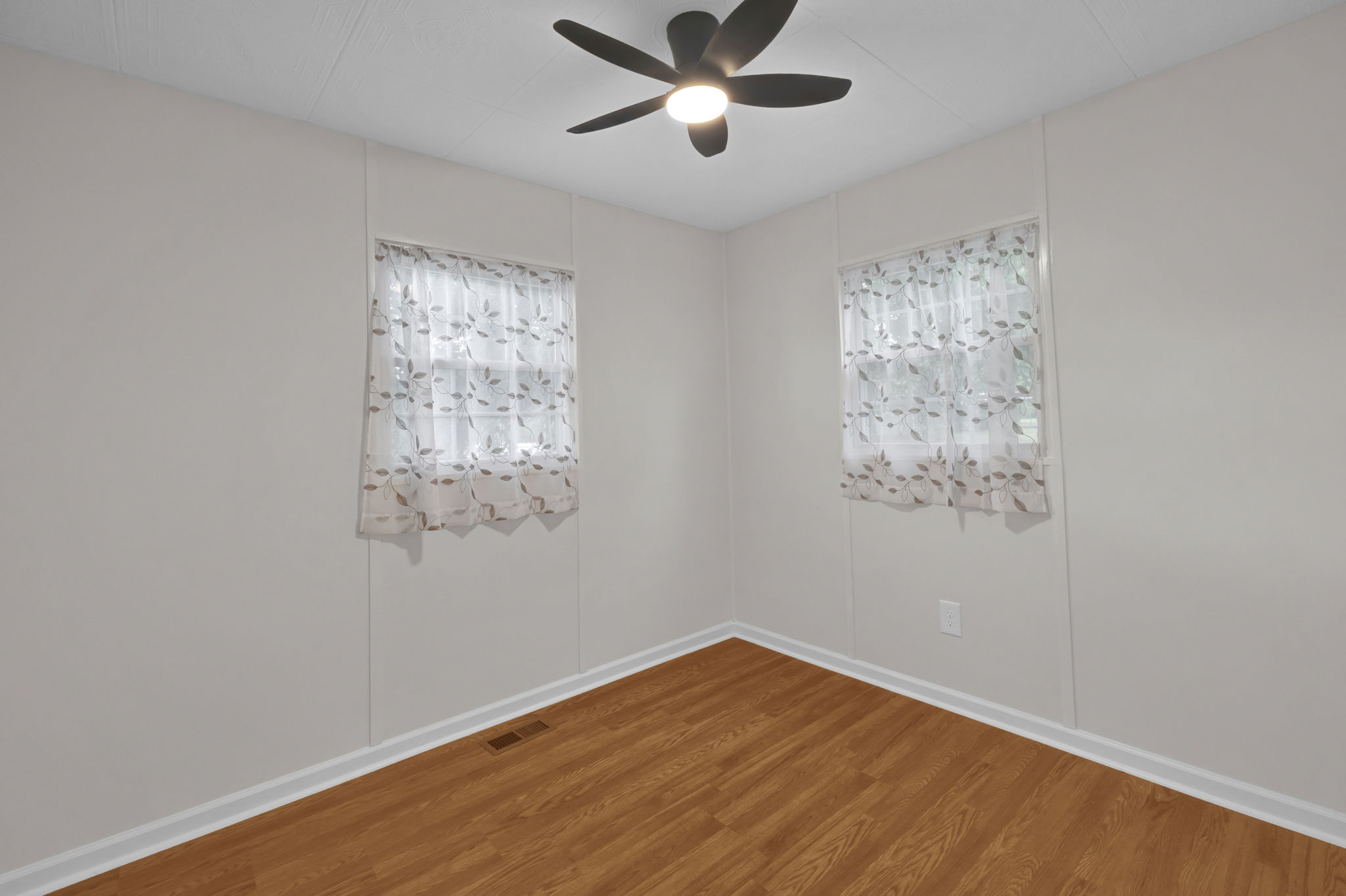 1057 Virginia St-45