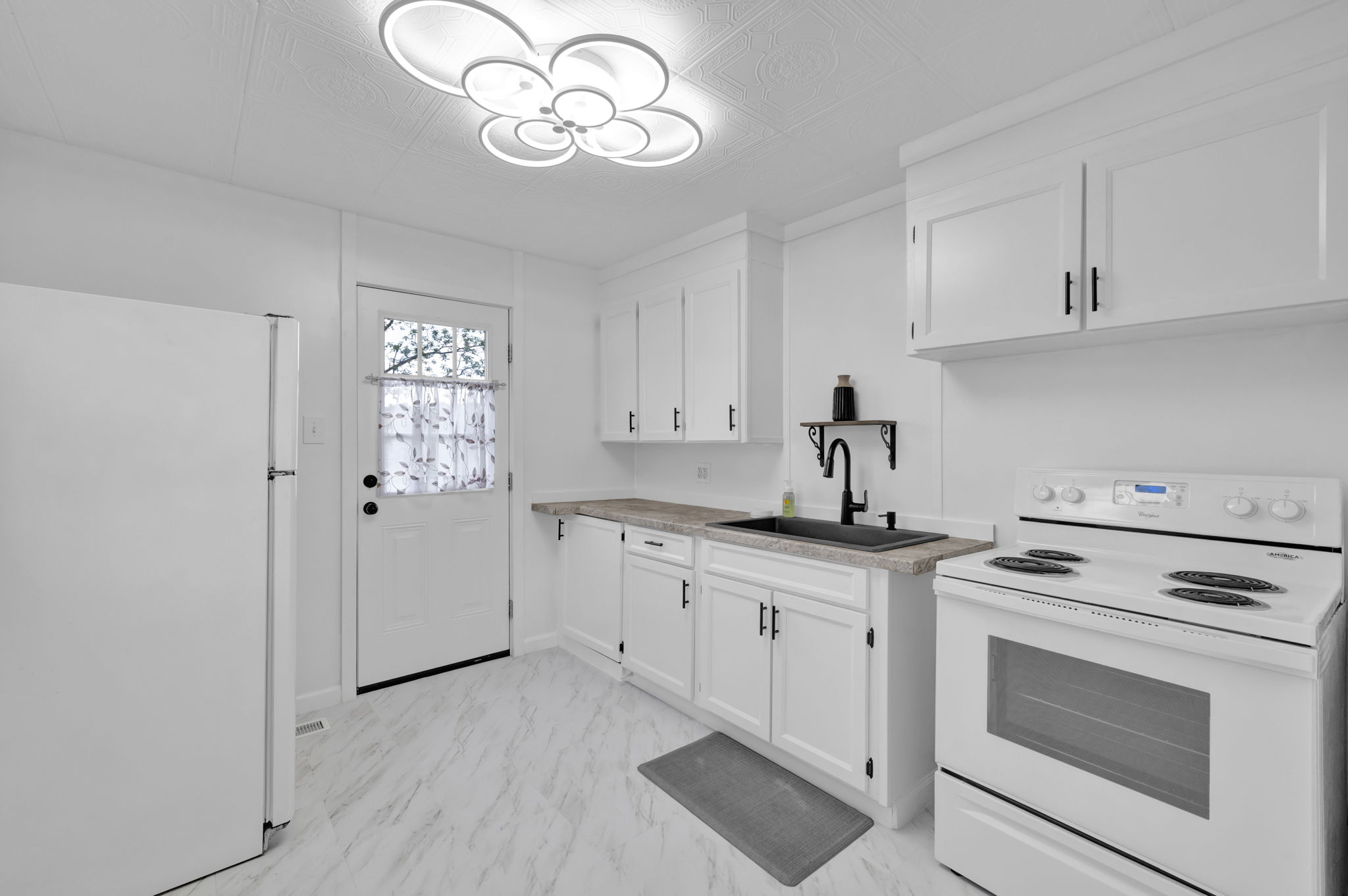 1057 Virginia St-48