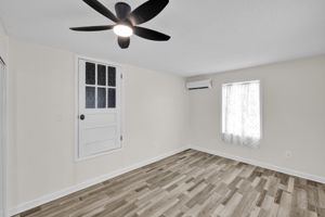 1057 Virginia St-23