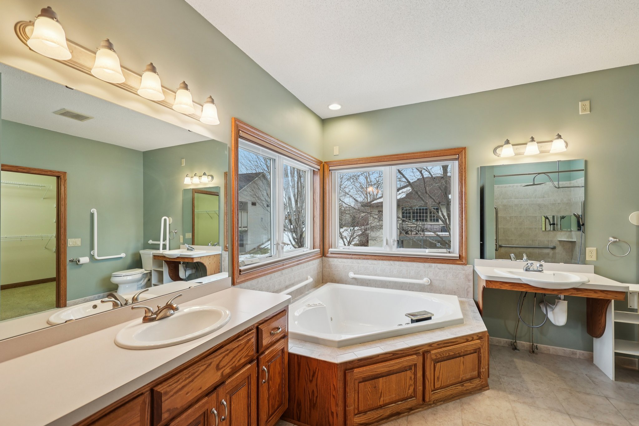 Alamo St-S1701-031.jpg