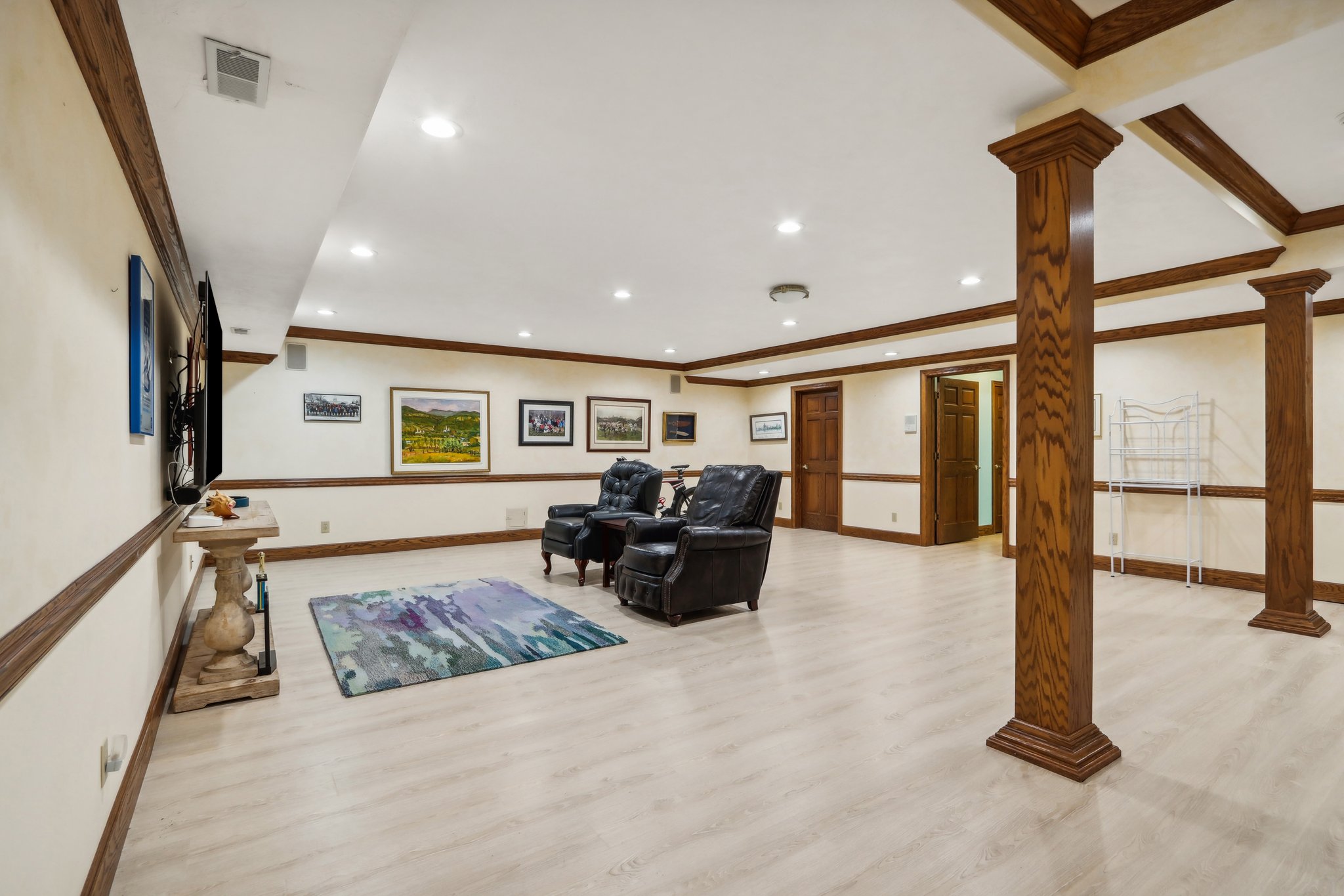 Basement- large rec room, lots of recessed lighting
