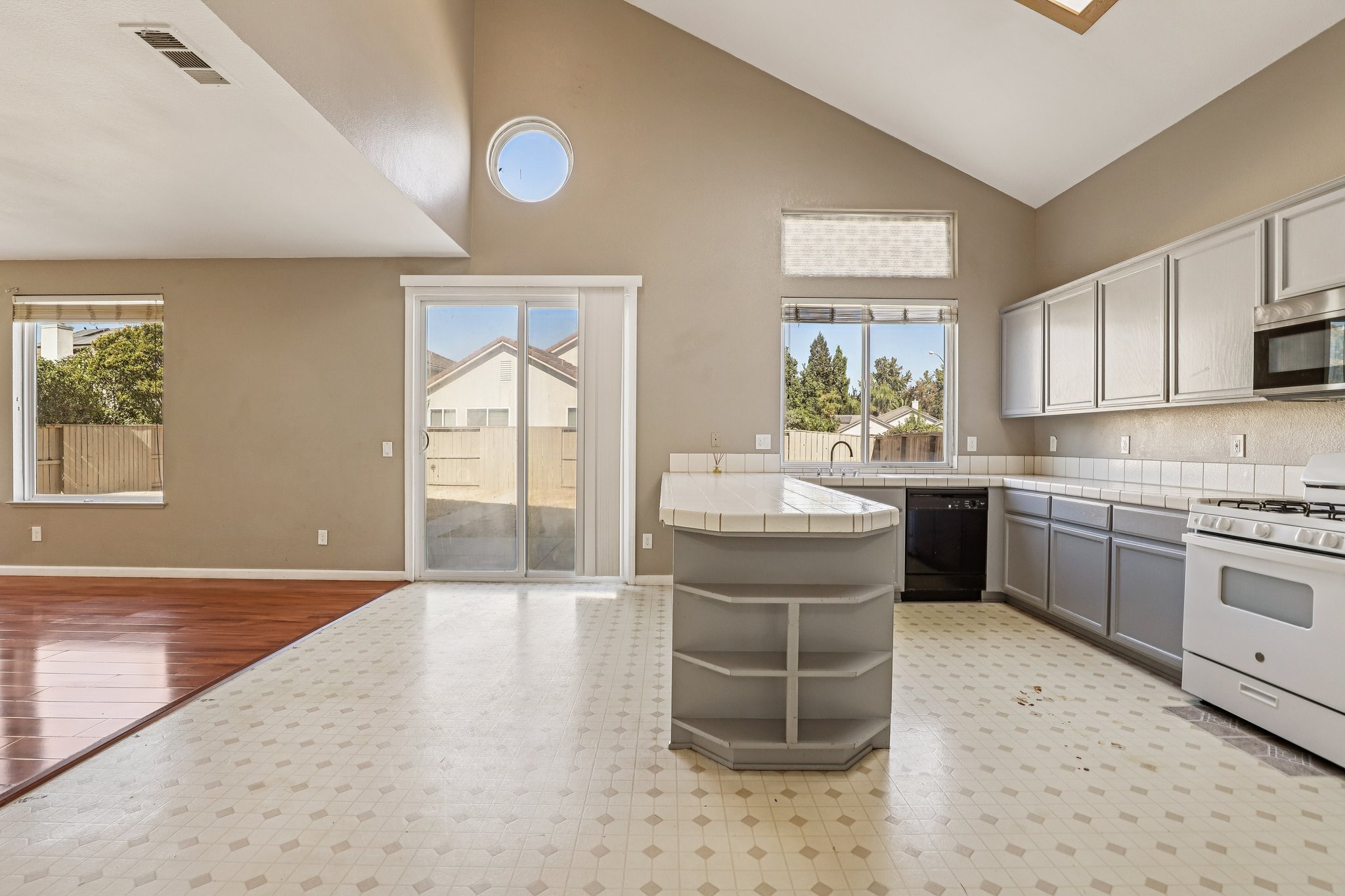 Rubicon Ave-S1609-015.jpg