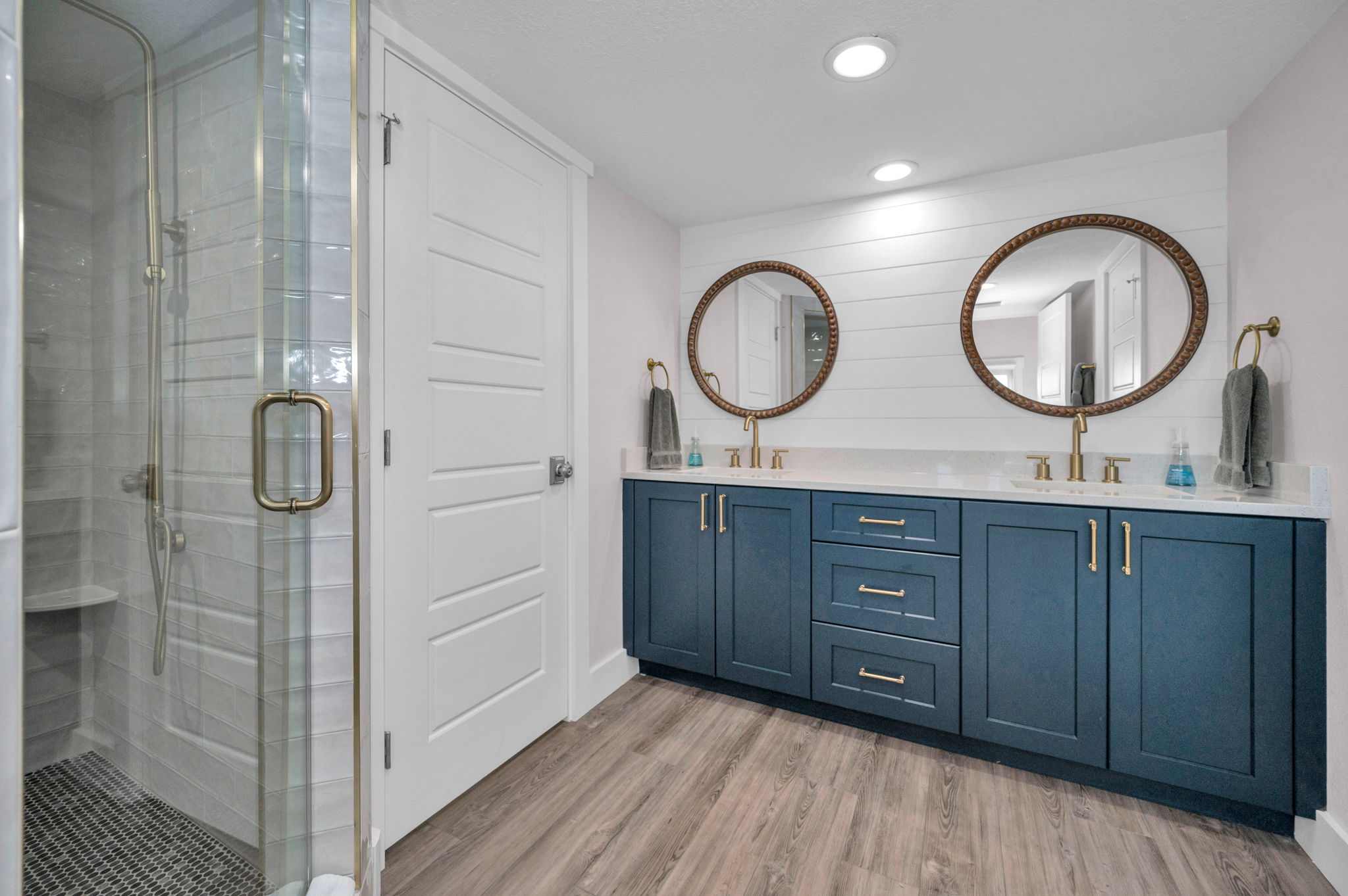 Unit A Upper Level Primary Bathroom1a