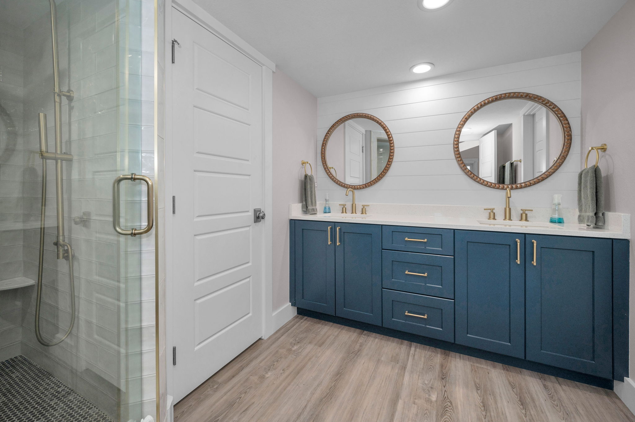 Unit B Upper Level Primary Bathroom1a