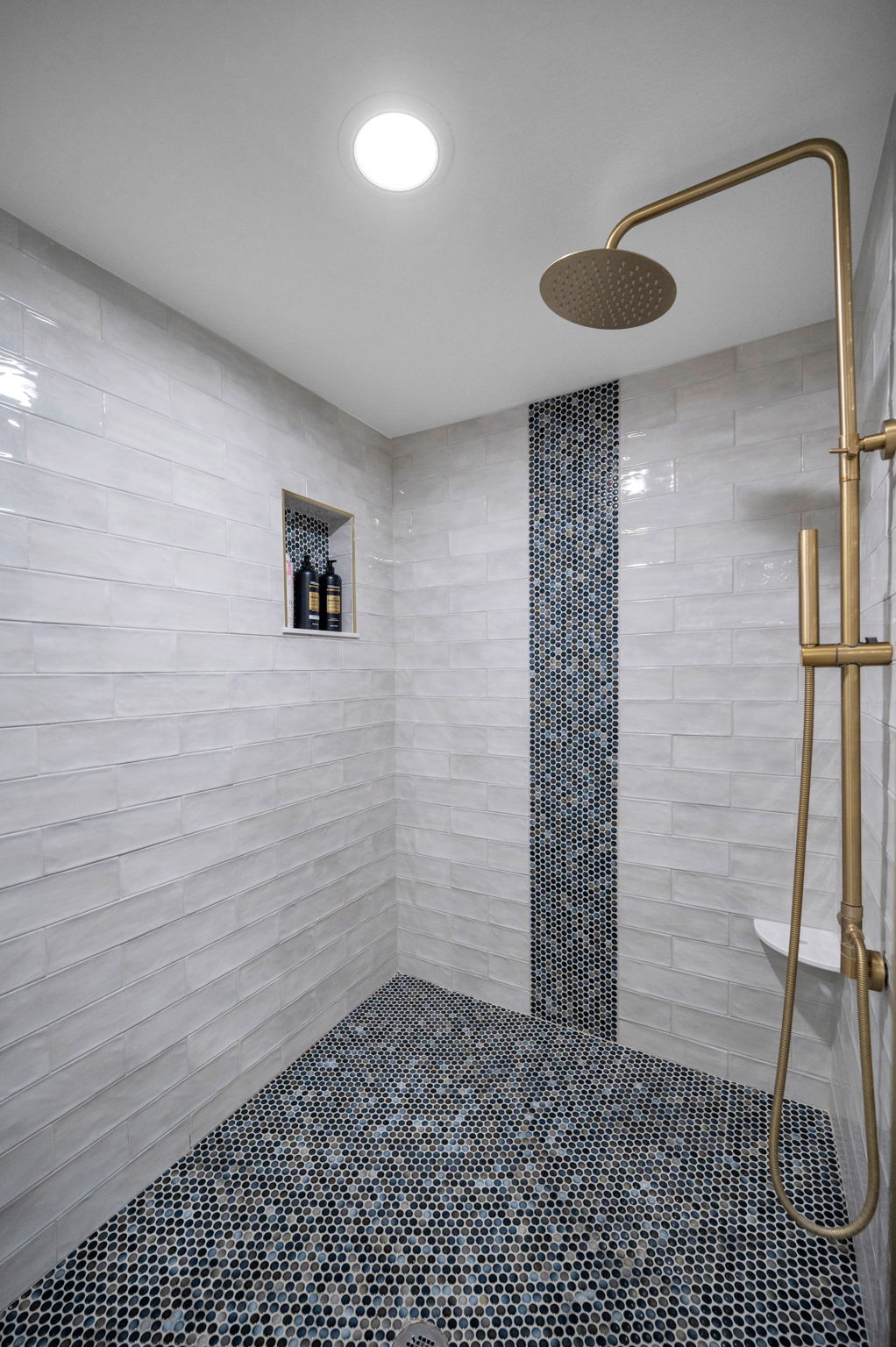 Unit B Upper Level Primary Bathroom1b