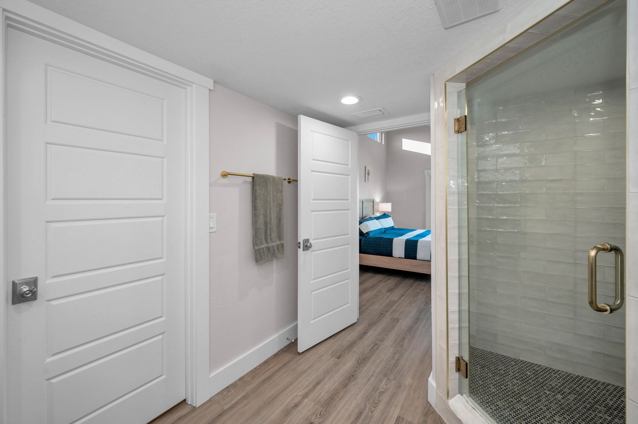 Unit B Upper Level Primary Bathroom1c