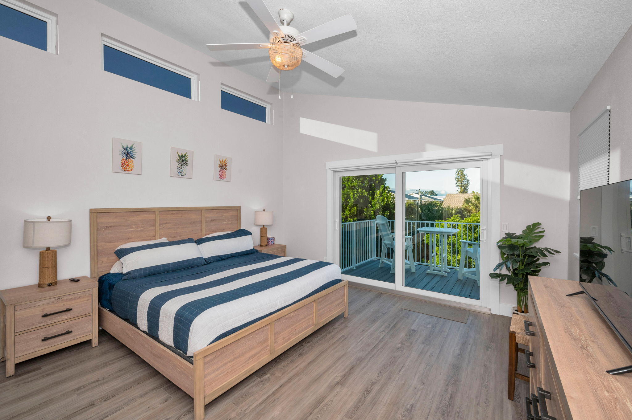 Unit B Upper Level Primary Bedroom1a