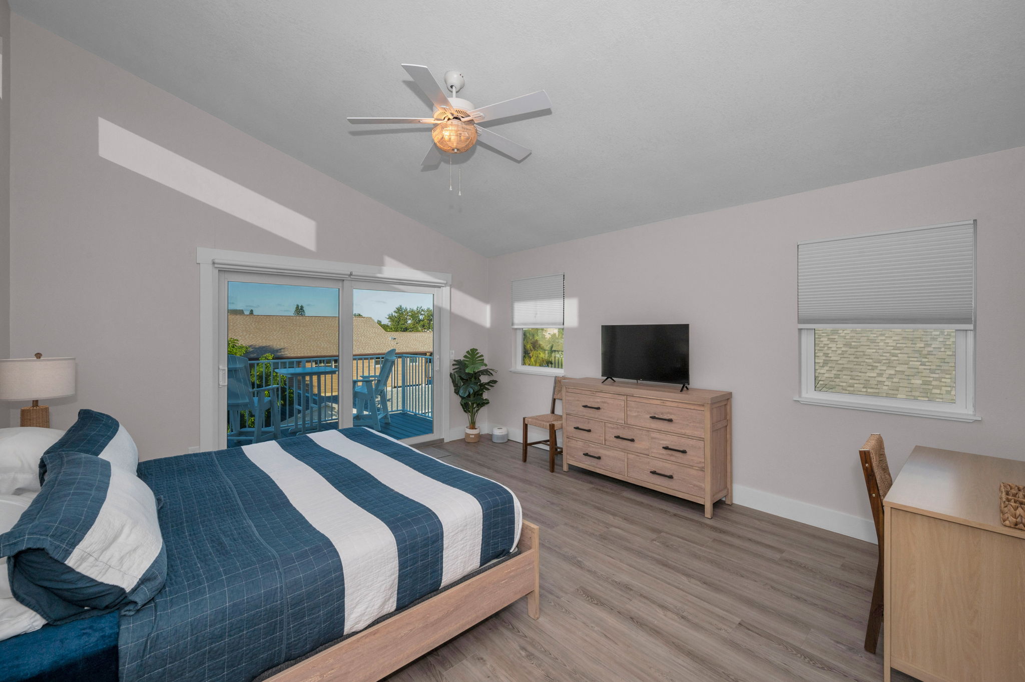 Unit B Upper Level Primary Bedroom1b