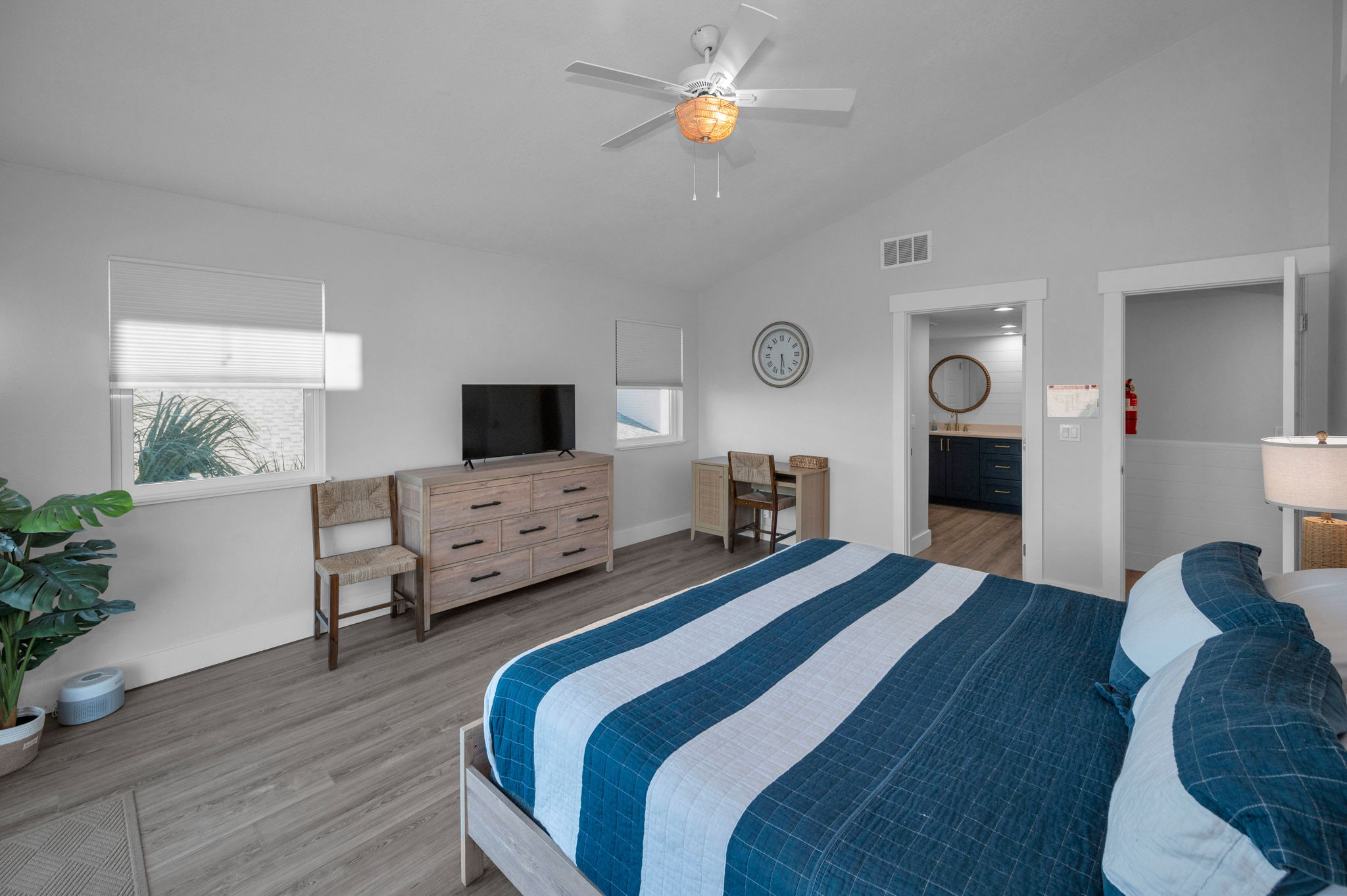 Unit B Upper Level Primary Bedroom1c