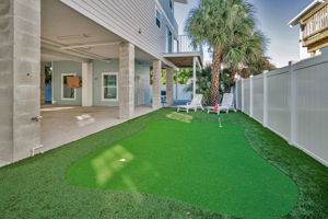 Common Area Putting Green1c