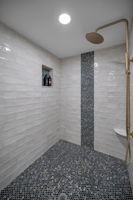 Unit A Upper Level Primary Bathroom1b