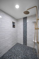 Unit B Upper Level Primary Bathroom1b