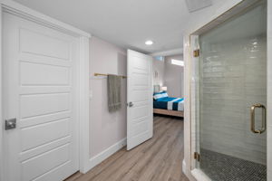 Unit B Upper Level Primary Bathroom1c