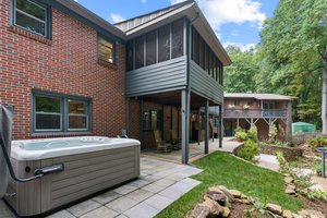 Hot Tub/Screened Porch and Back Decks
