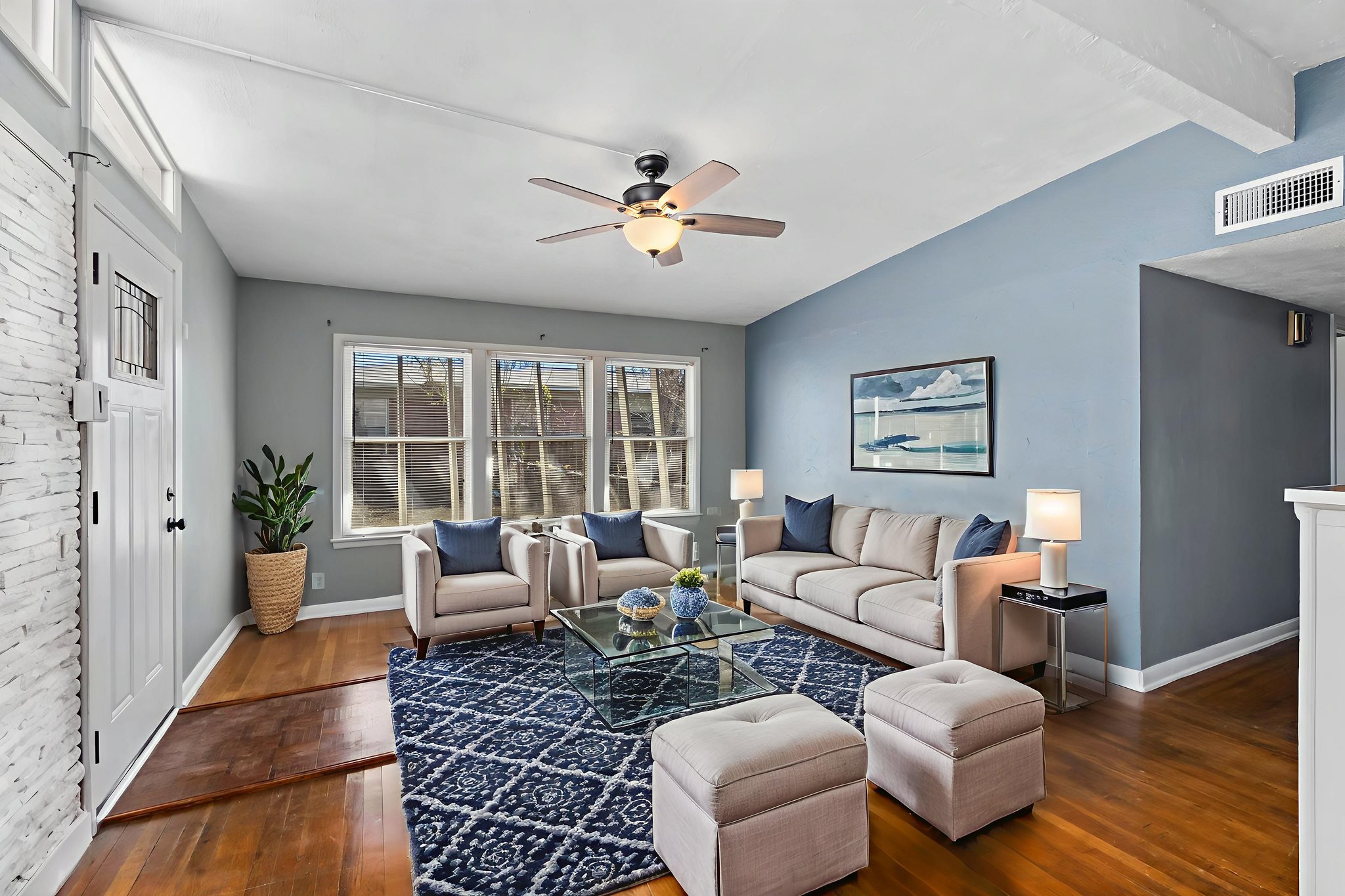 DSC07986 virtually staged.jpeg