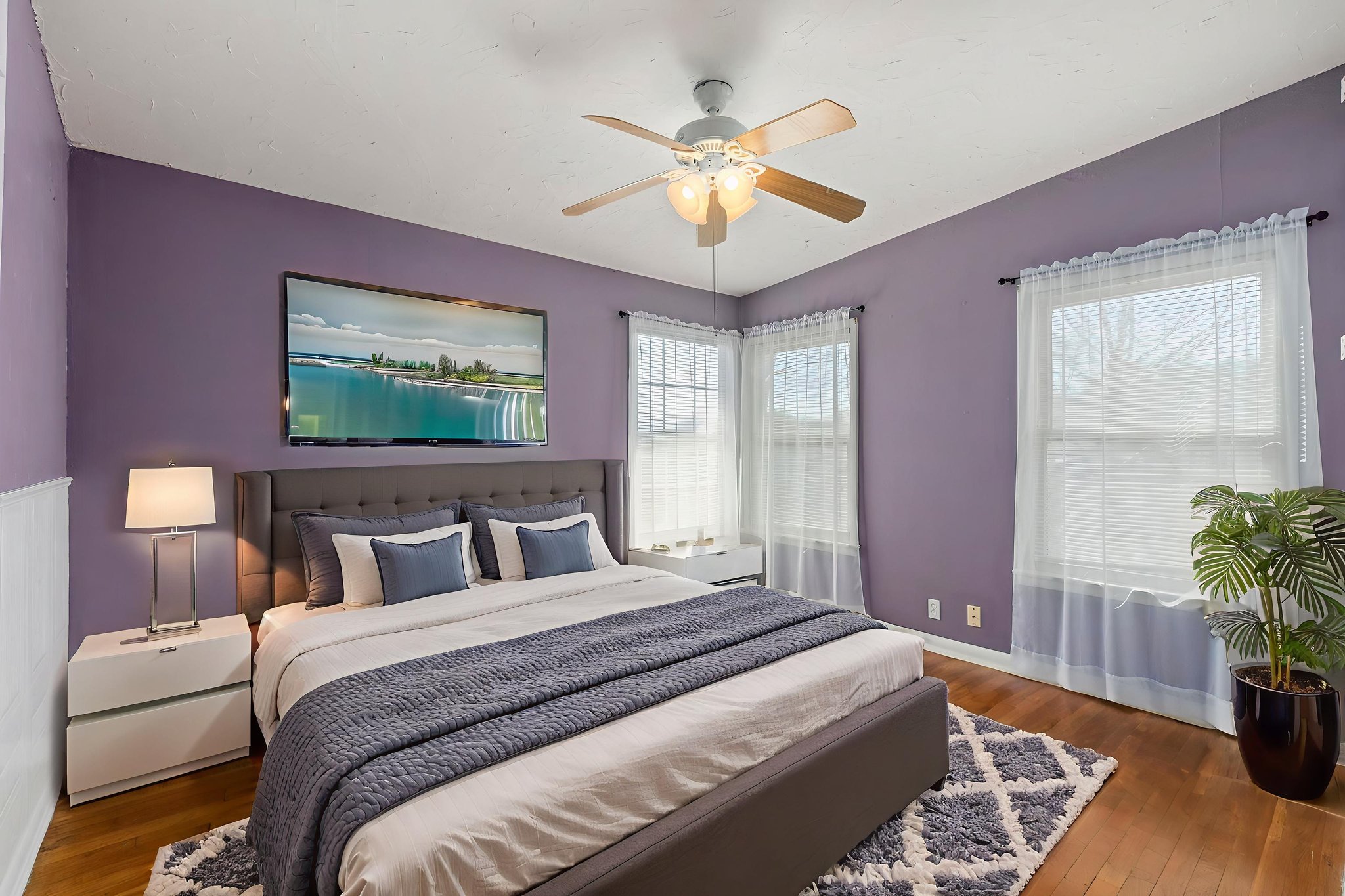 DSC07926 virtually staged.jpeg