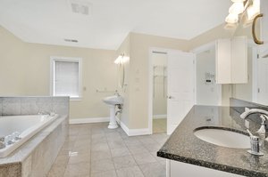  Photo 40