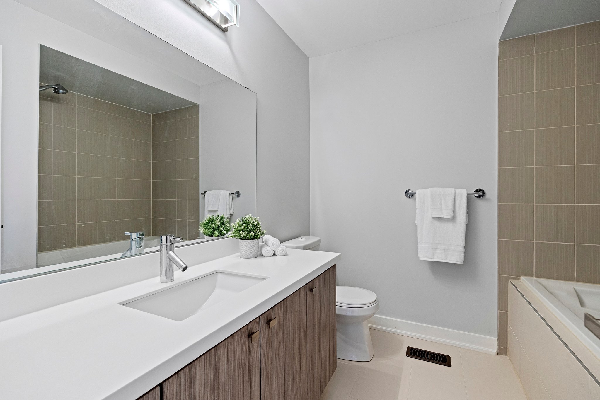 Richmond Hill property showcase — delivered property photograph 19