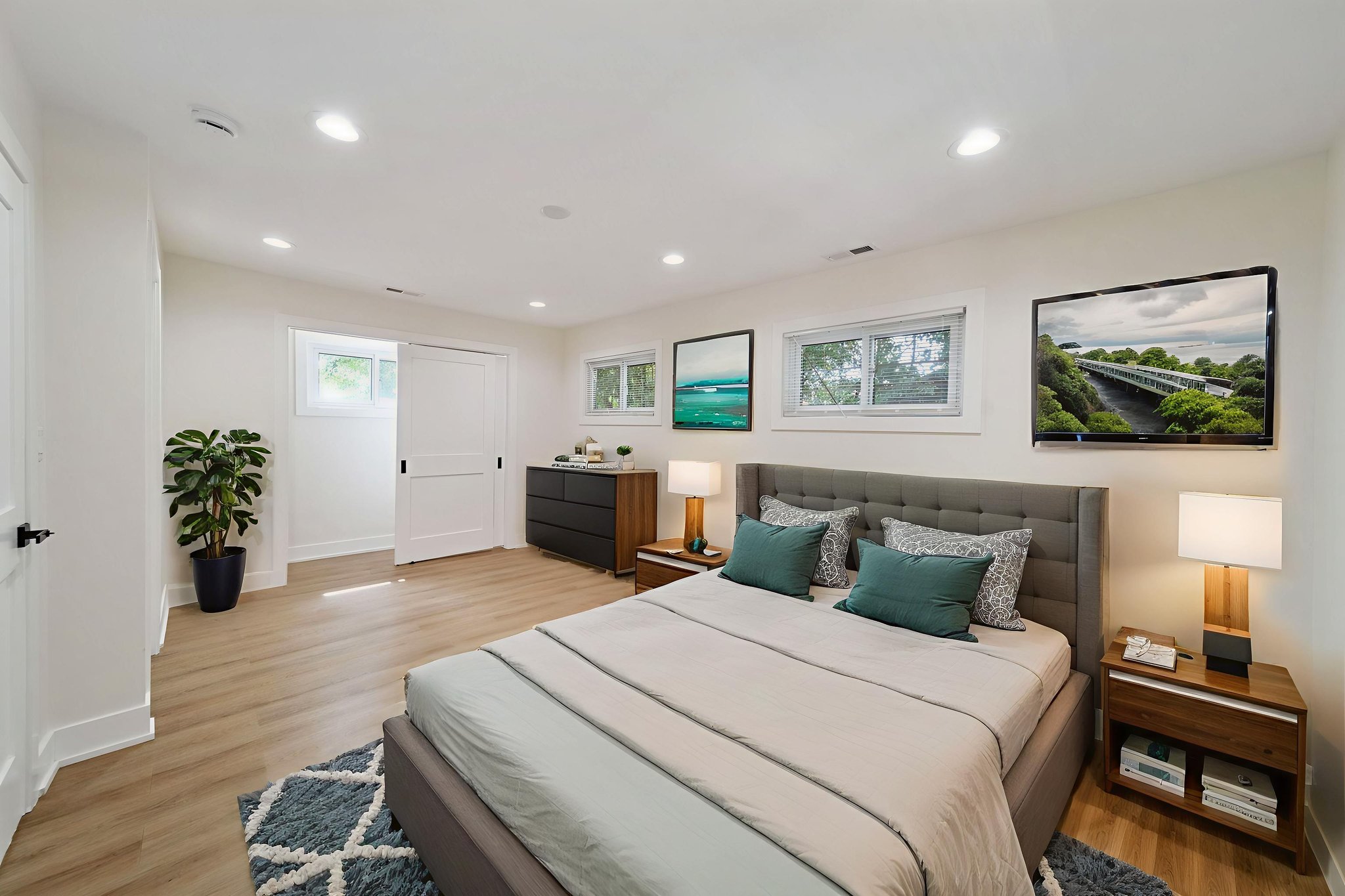 DSC08020 (2) virtually staged.jpeg