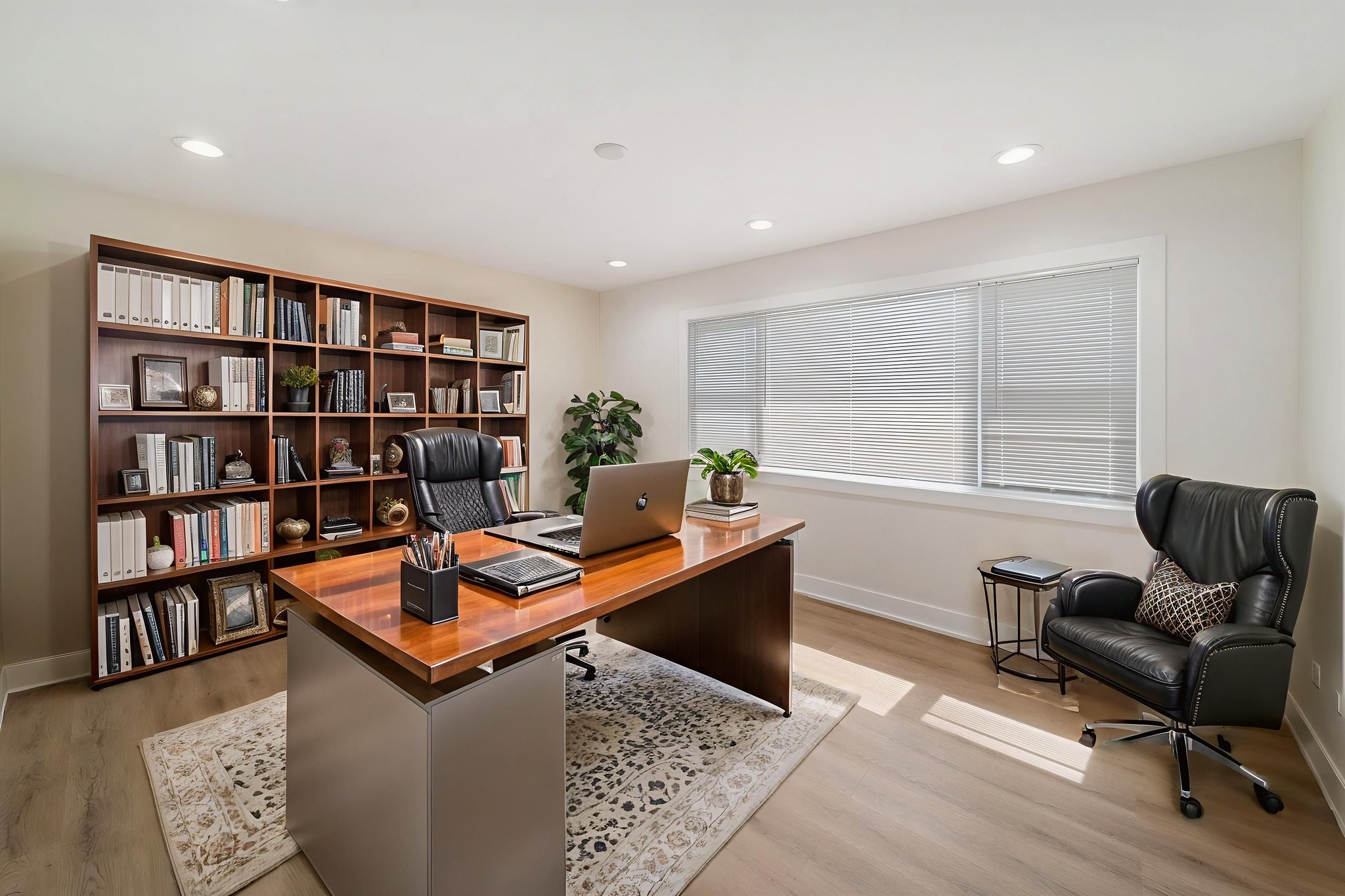 DSC07990 (2) virtually staged.jpeg