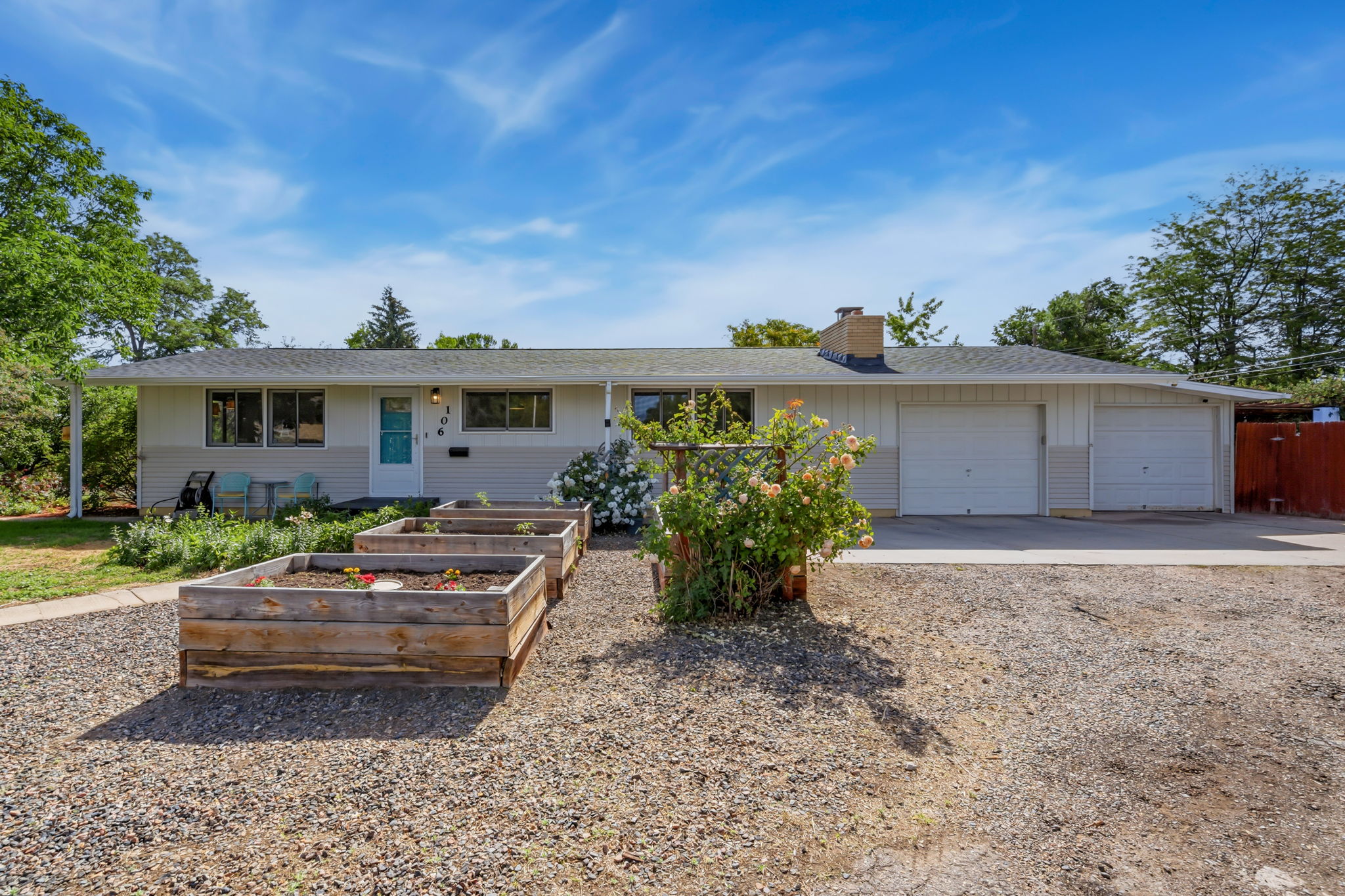 3 bedrooms, 1 bath, 2 car garage, lots of parking!