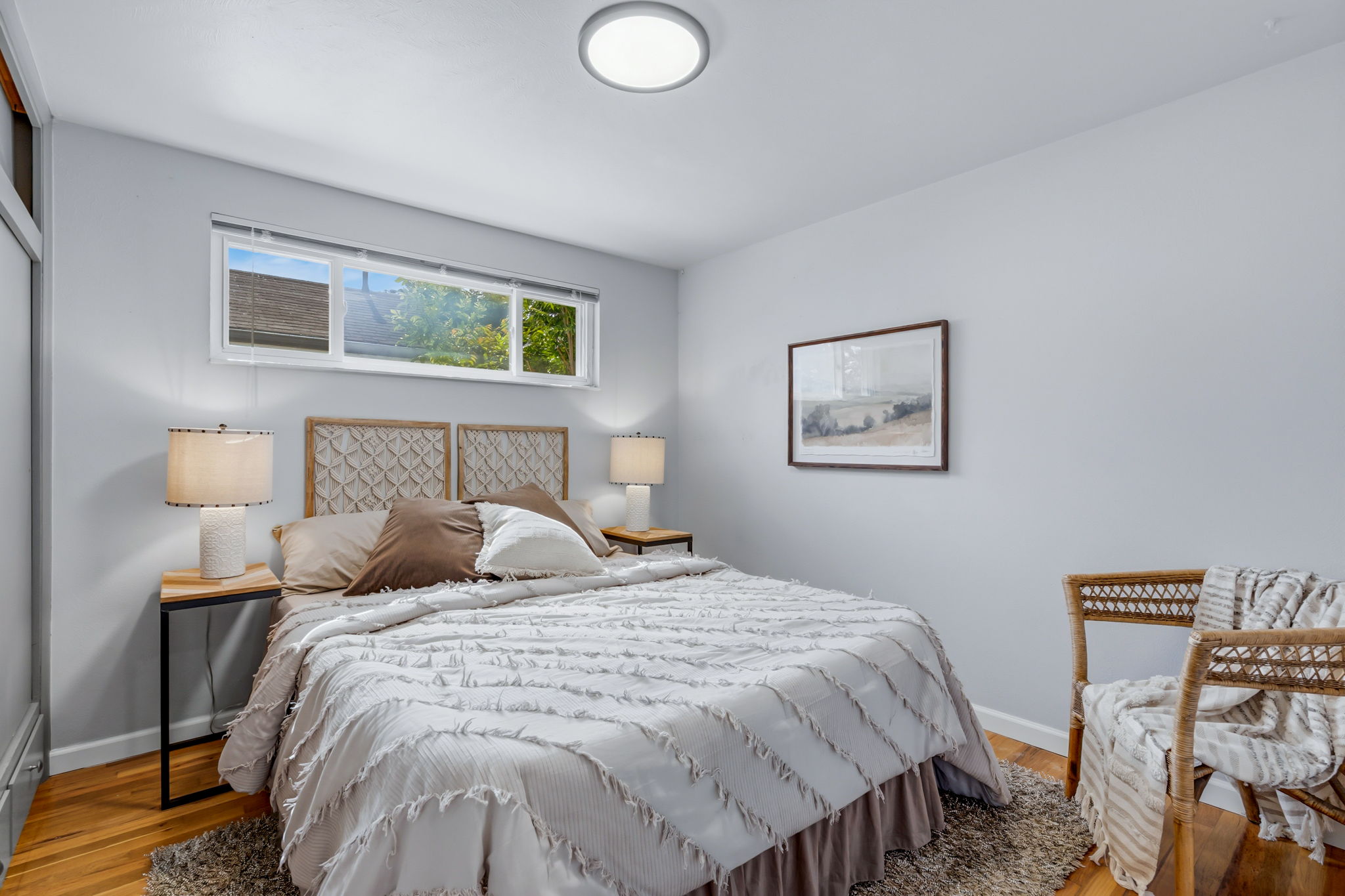 Middle bedroom
