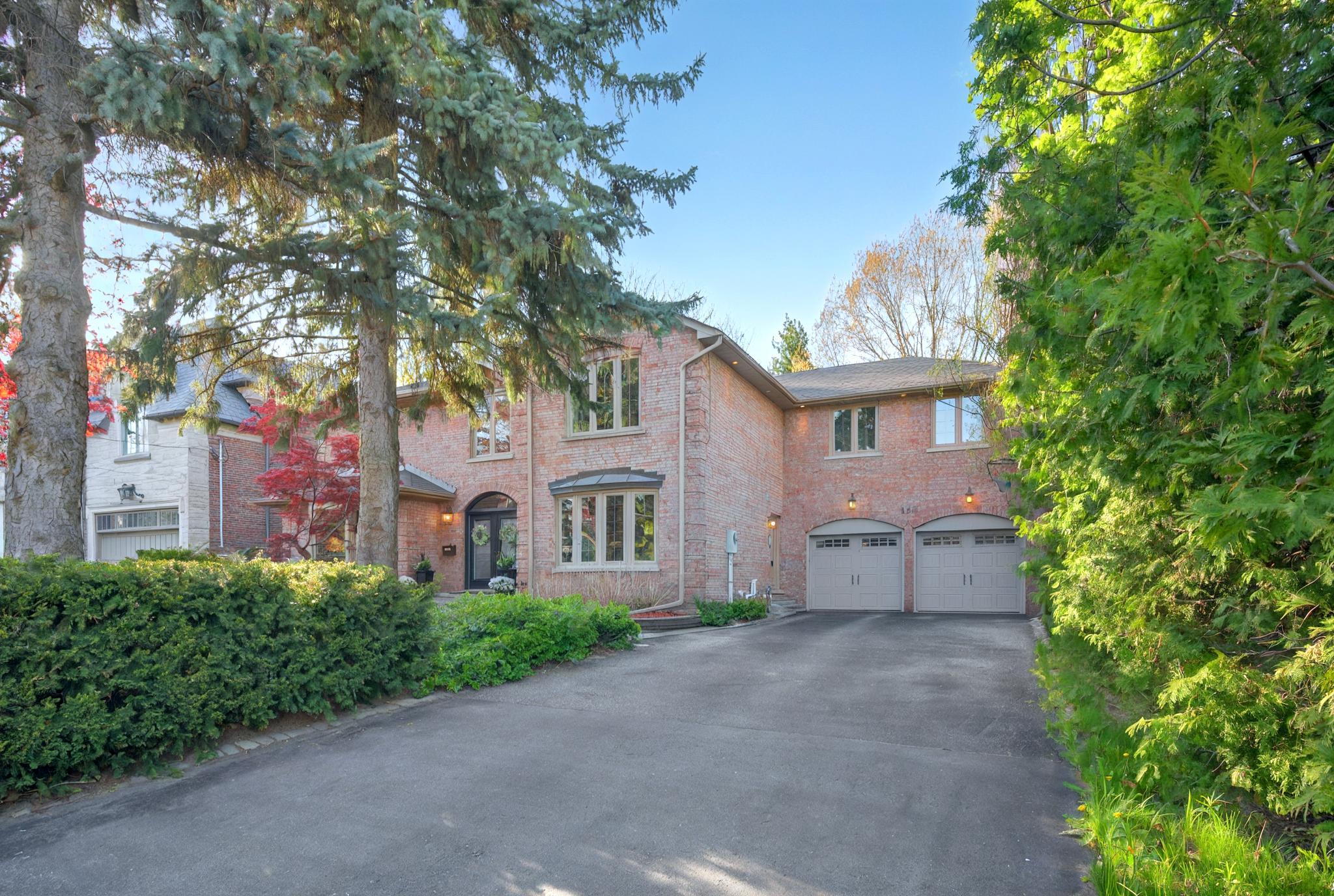106 Highland Crescent Toronto, ON M2L 1H1
