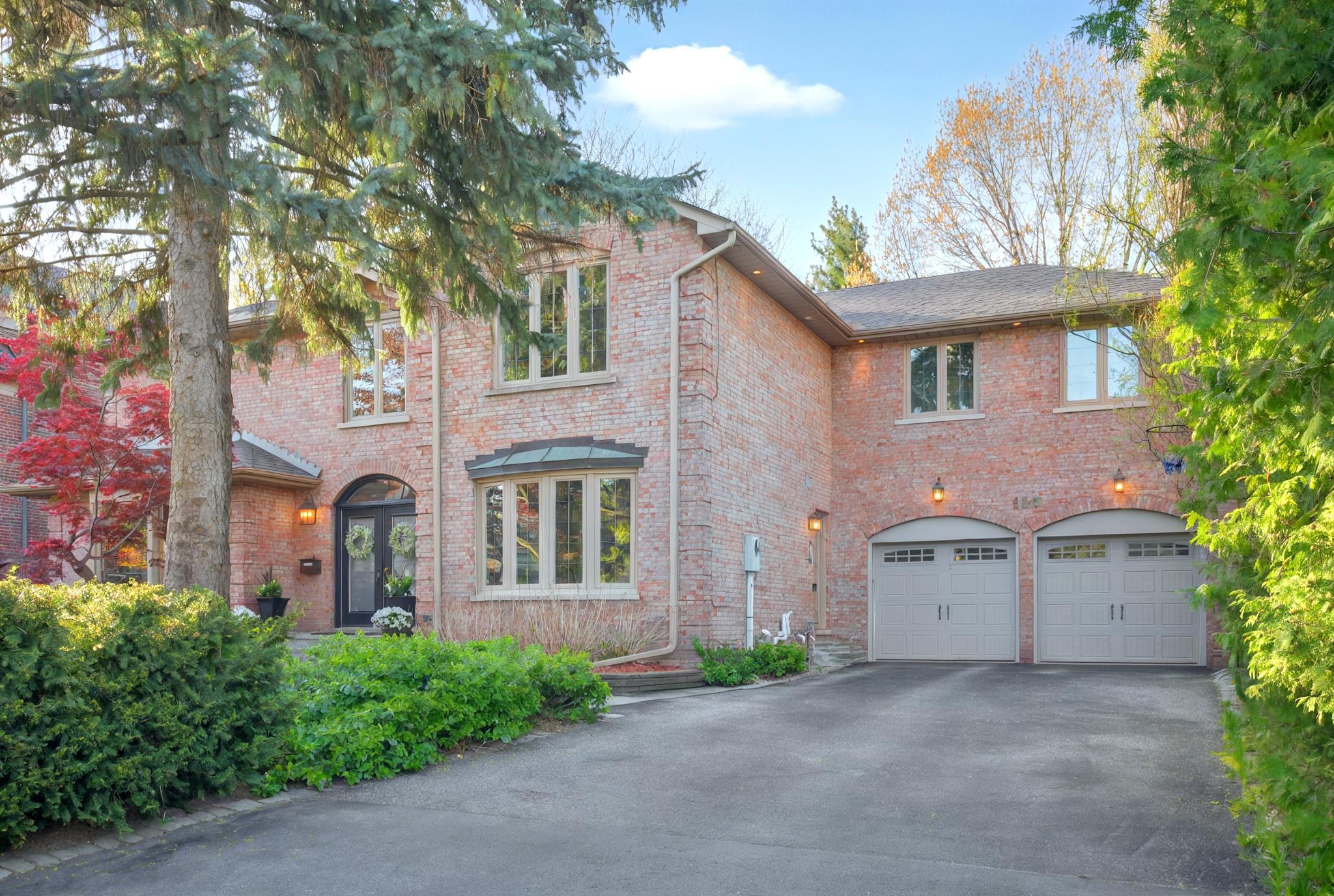 106 Highland Crescent Toronto, ON M2L 1H1