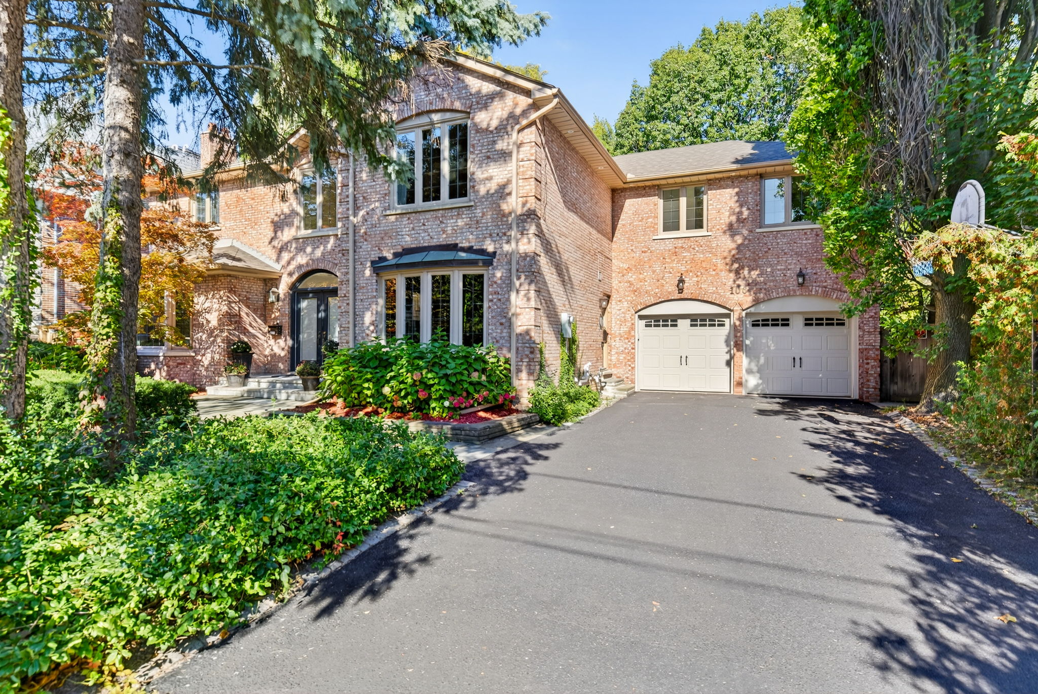106 Highland Crescent Toronto, ON M2L 1H1