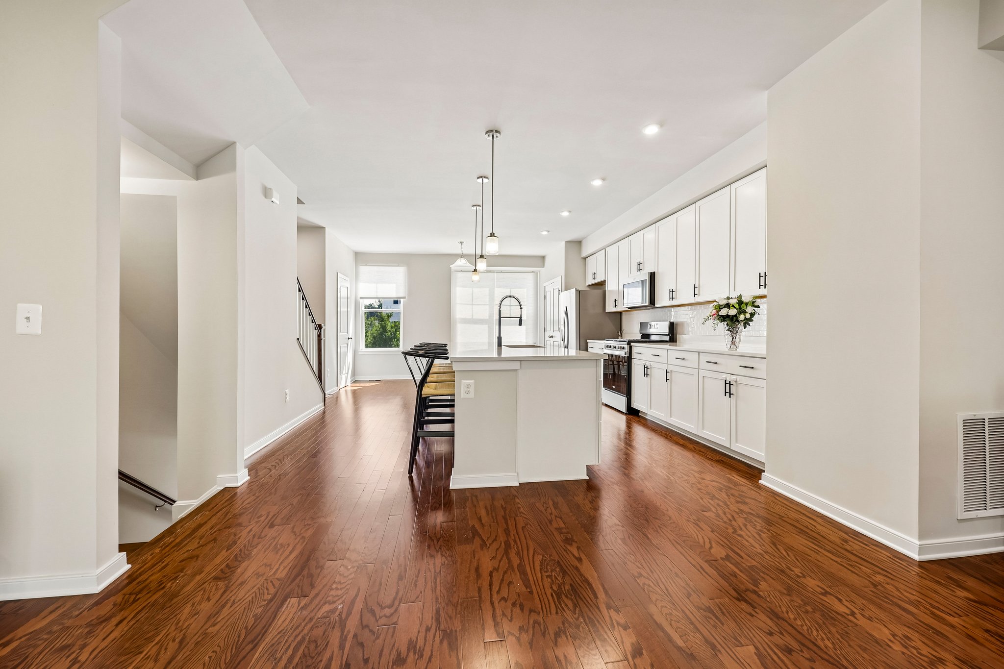 - 106 Lentz Ln-S0309-1-006.jpg