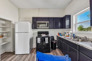 N Pear St-S2809-011.jpg