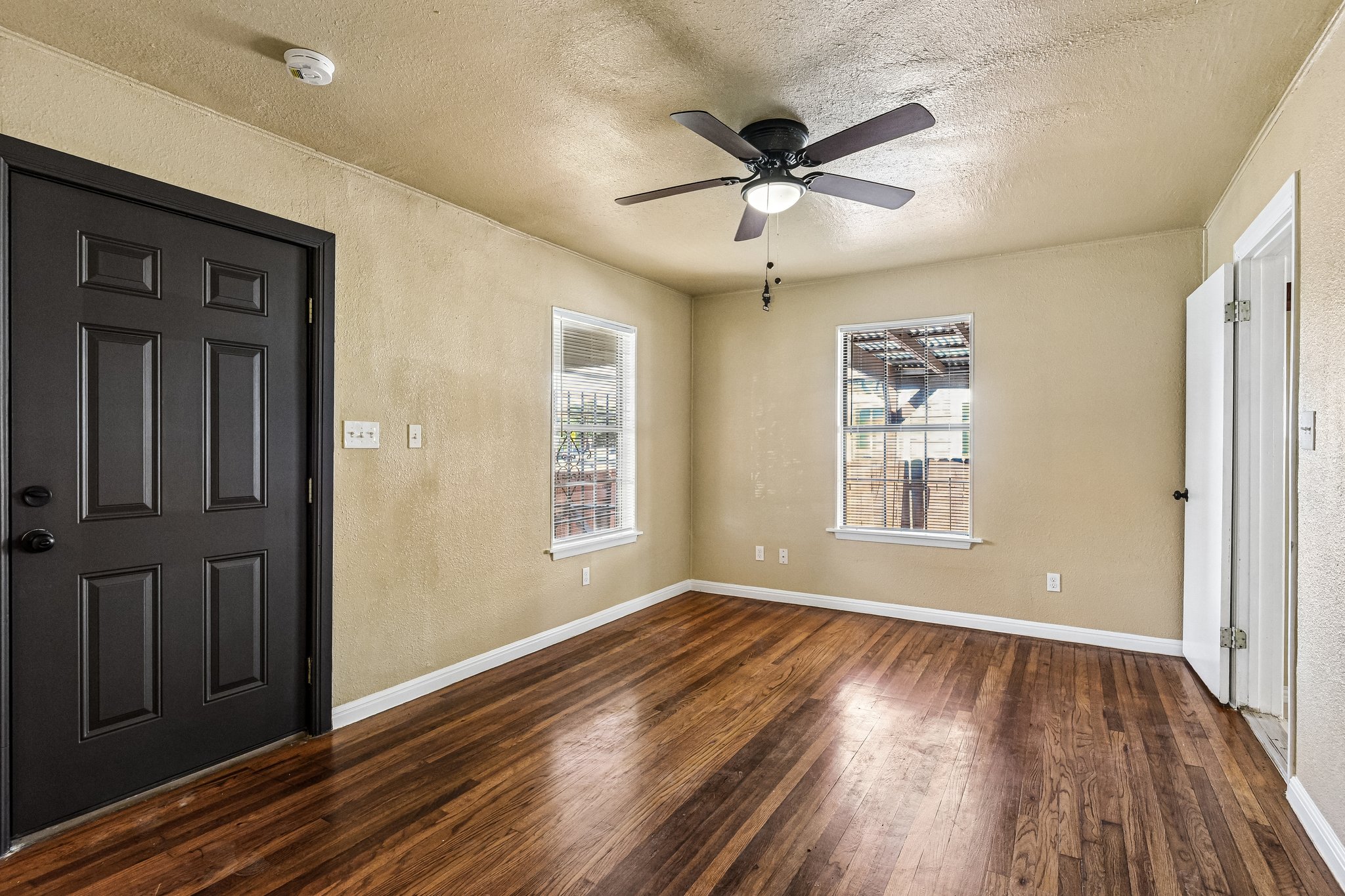 Rollins Ave-S3006-005.jpg